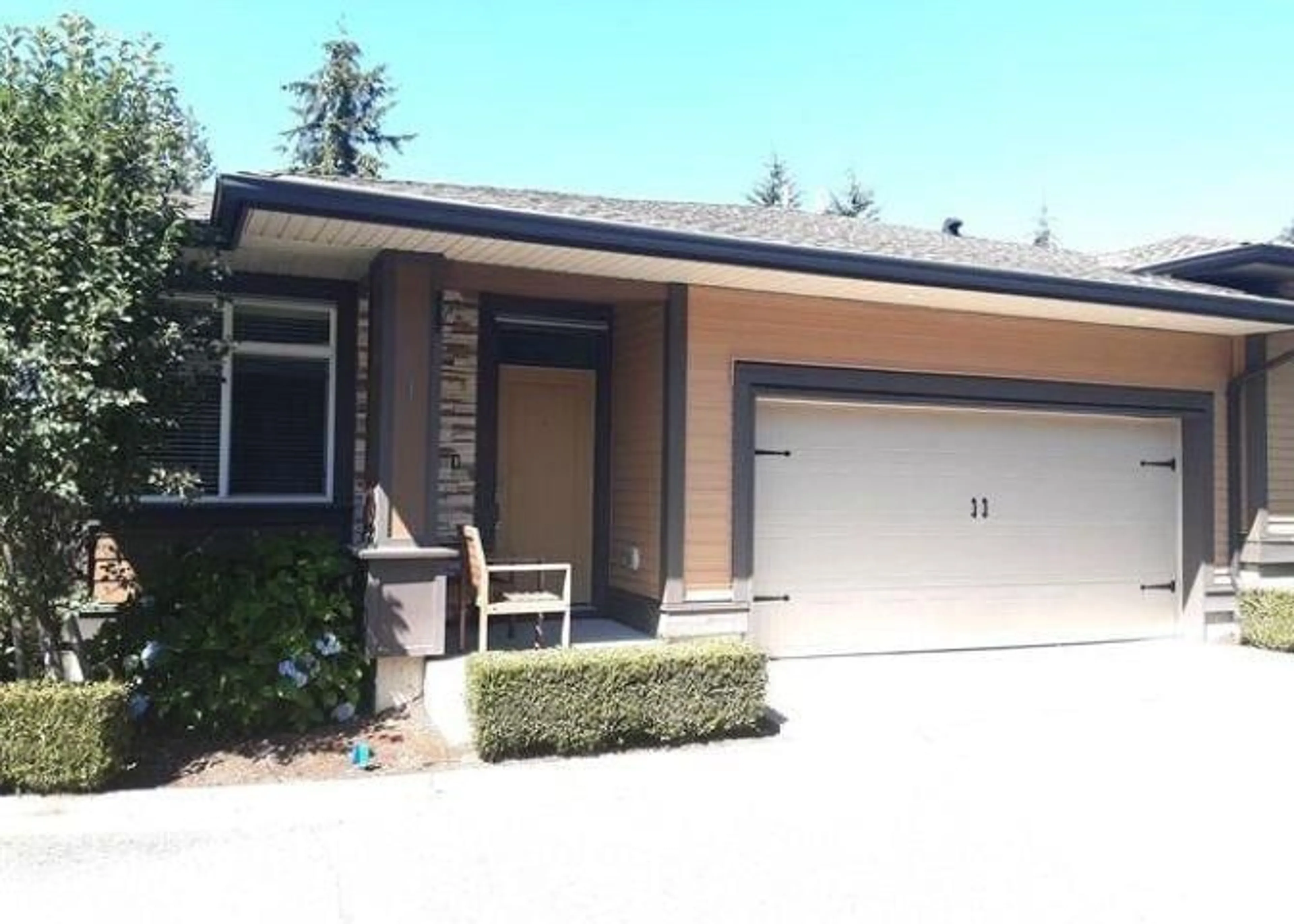 Home with vinyl exterior material, street for 1 35846 MCKEE ROAD, Abbotsford British Columbia V3G2L6