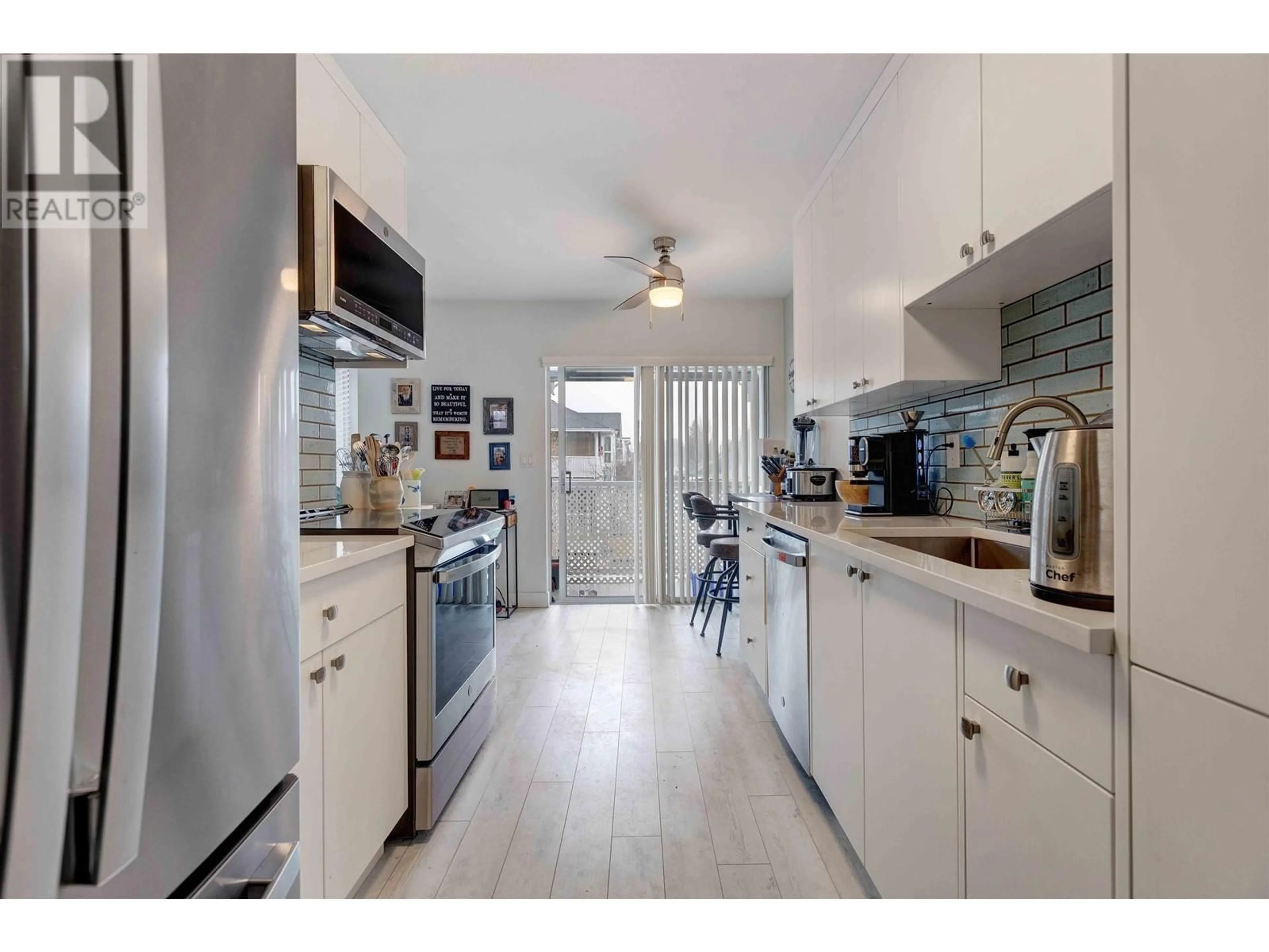 Open concept kitchen, ceramic/tile floor for 26 - 20554 118 AVENUE, Maple Ridge British Columbia V2X0S3