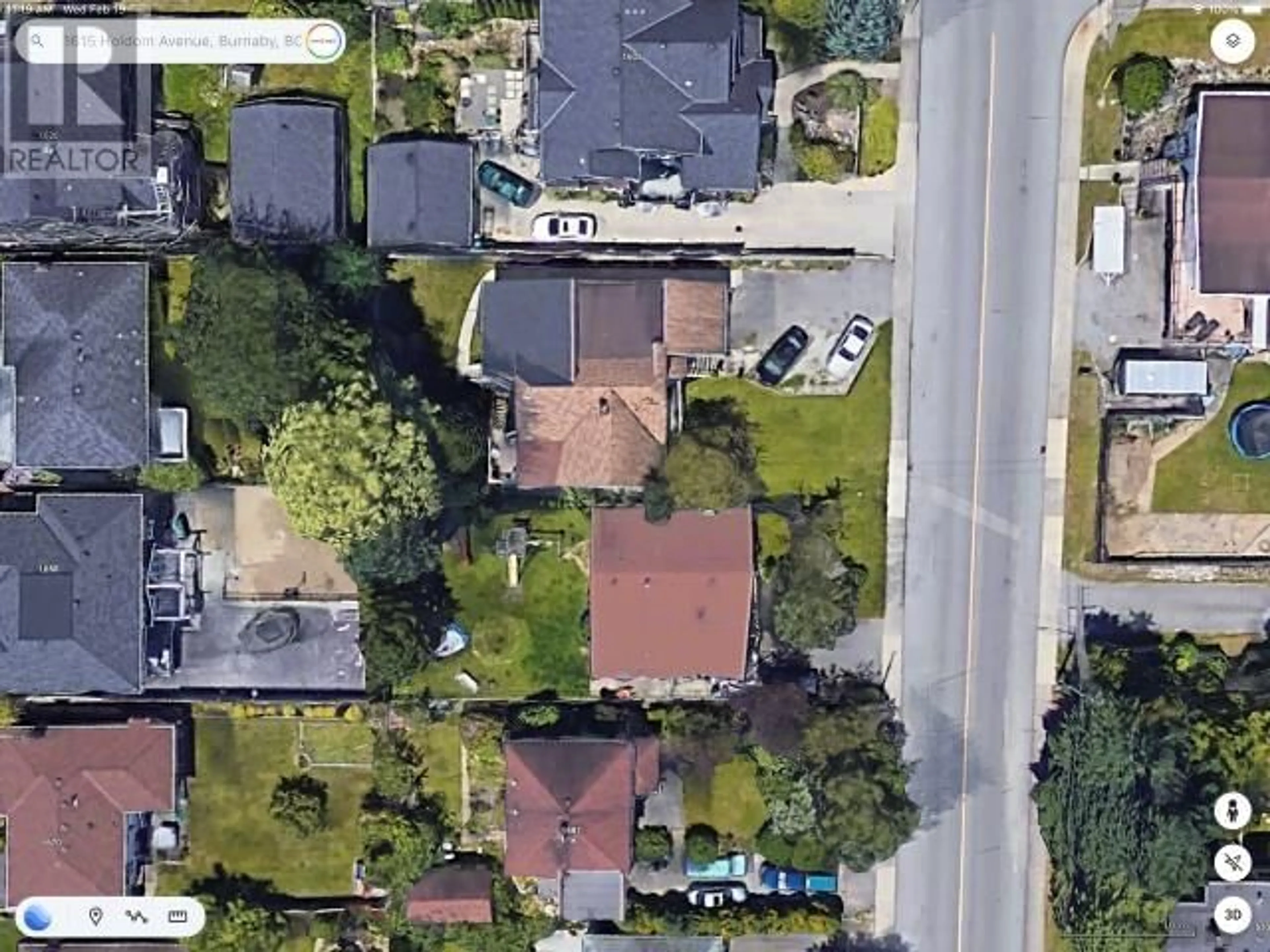 A pic from outside/outdoor area/front of a property/back of a property/a pic from drone, street for 1615 HOLDOM AVENUE, Burnaby British Columbia V5B3V7