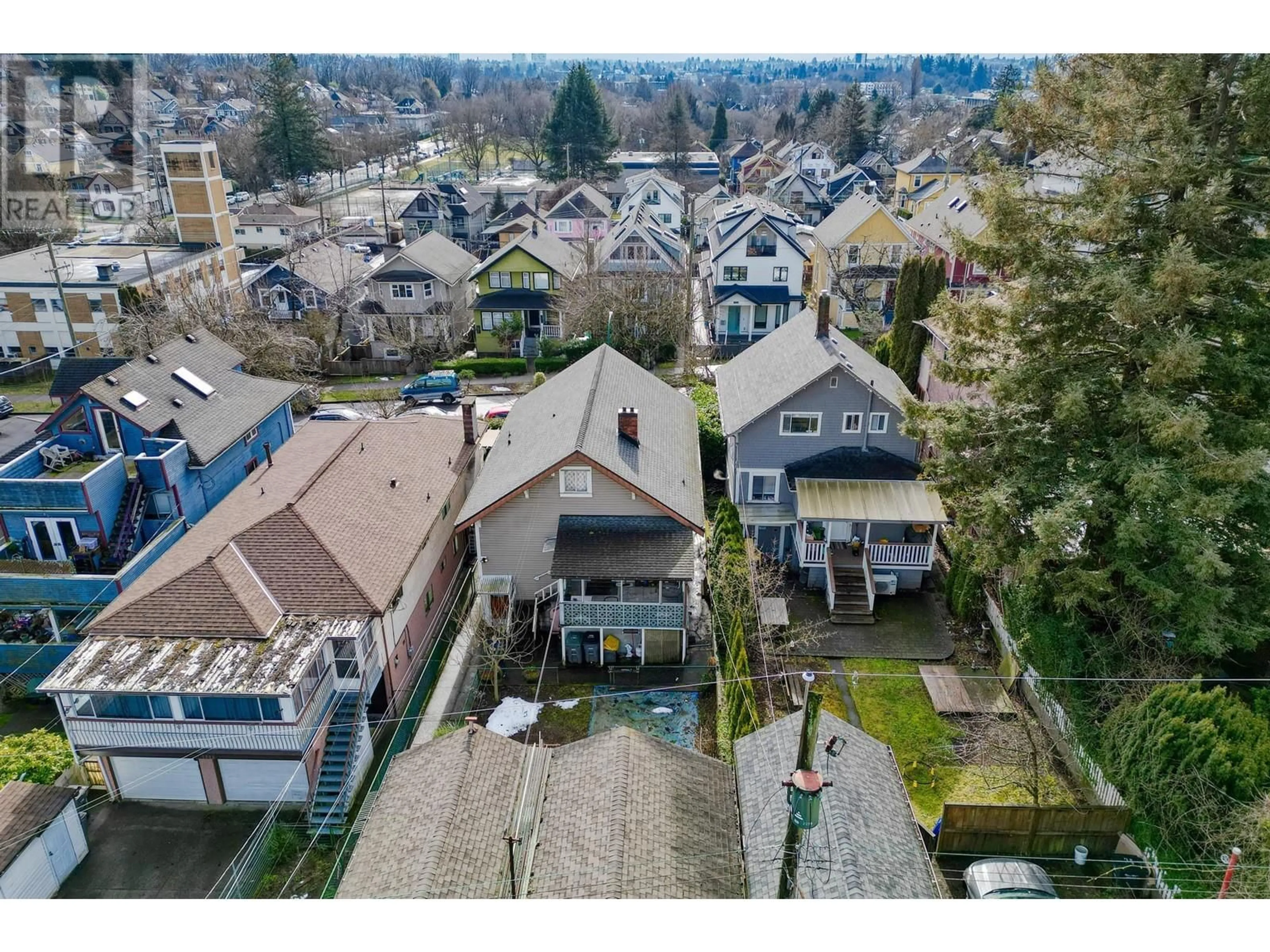 A pic from outside/outdoor area/front of a property/back of a property/a pic from drone, unknown for 1839 2ND AVENUE, Vancouver British Columbia V5N1E3