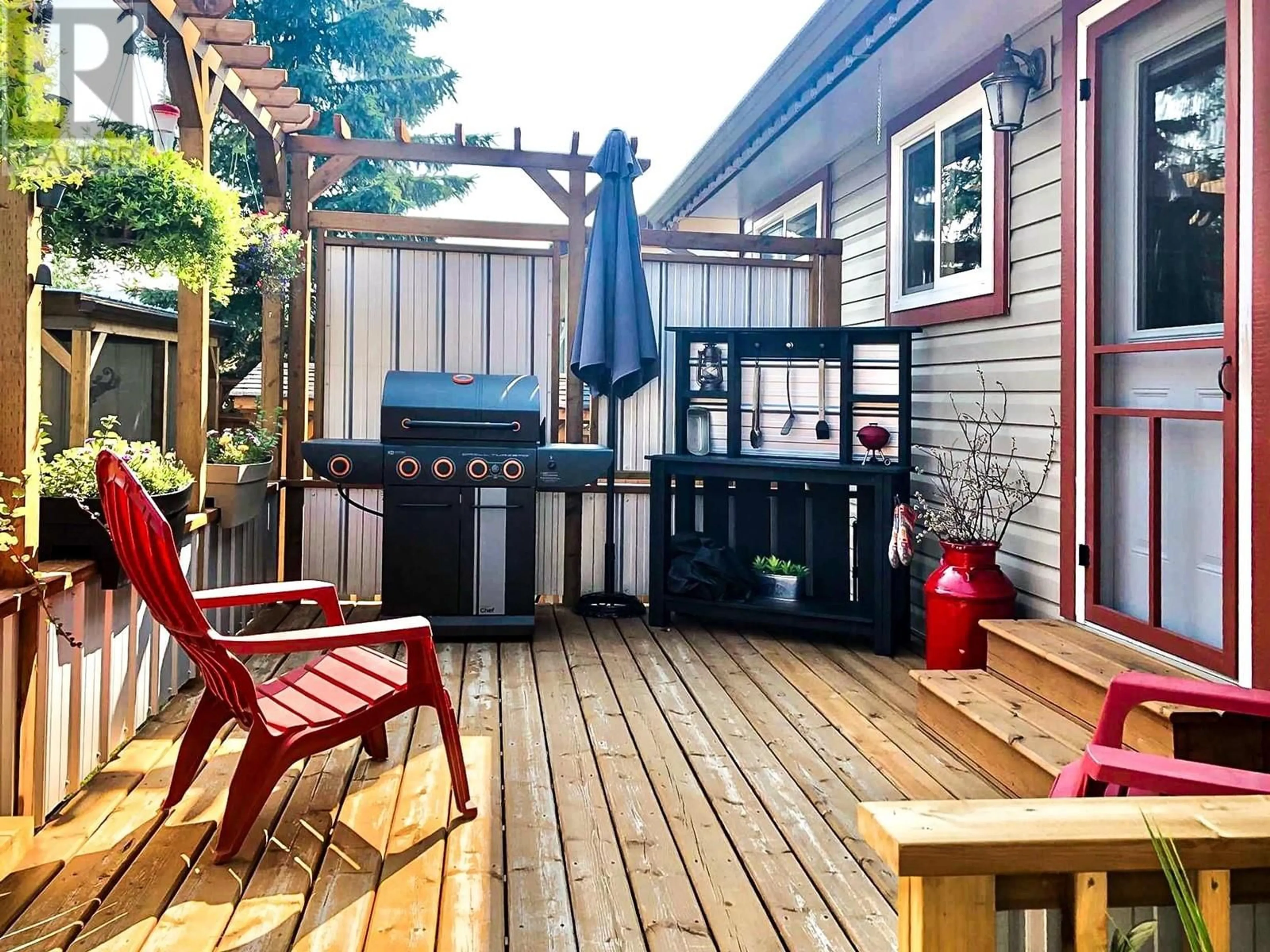 Patio, street for 253 N BIRCH AVENUE, 100 Mile House British Columbia V0K2E0