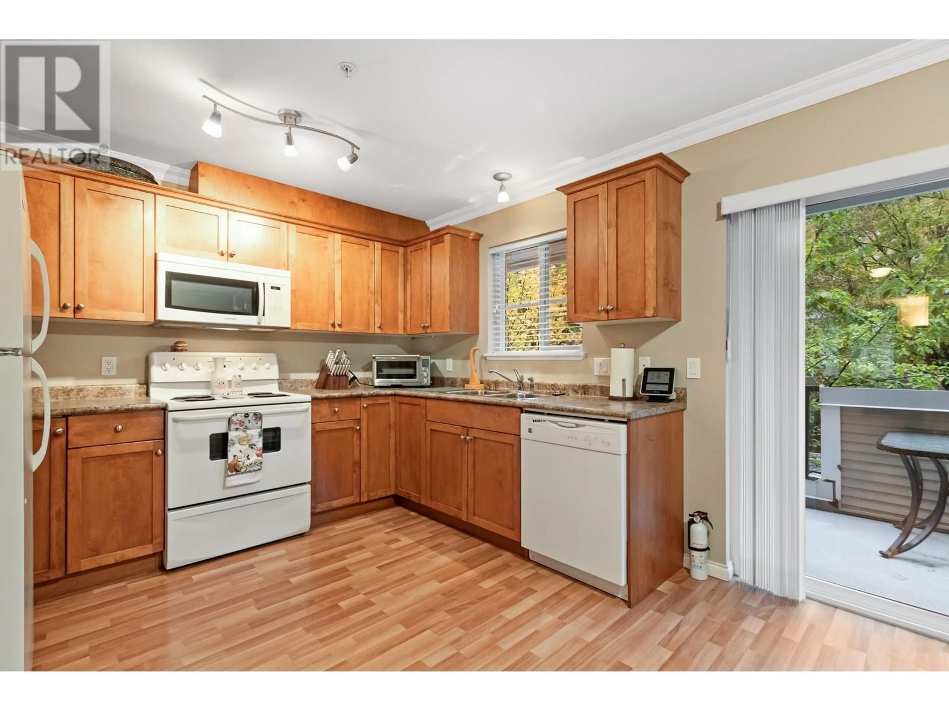 Standard kitchen, wood/laminate floor for 3 19141 124 AVENUE, Pitt Meadows British Columbia V3Y2V6