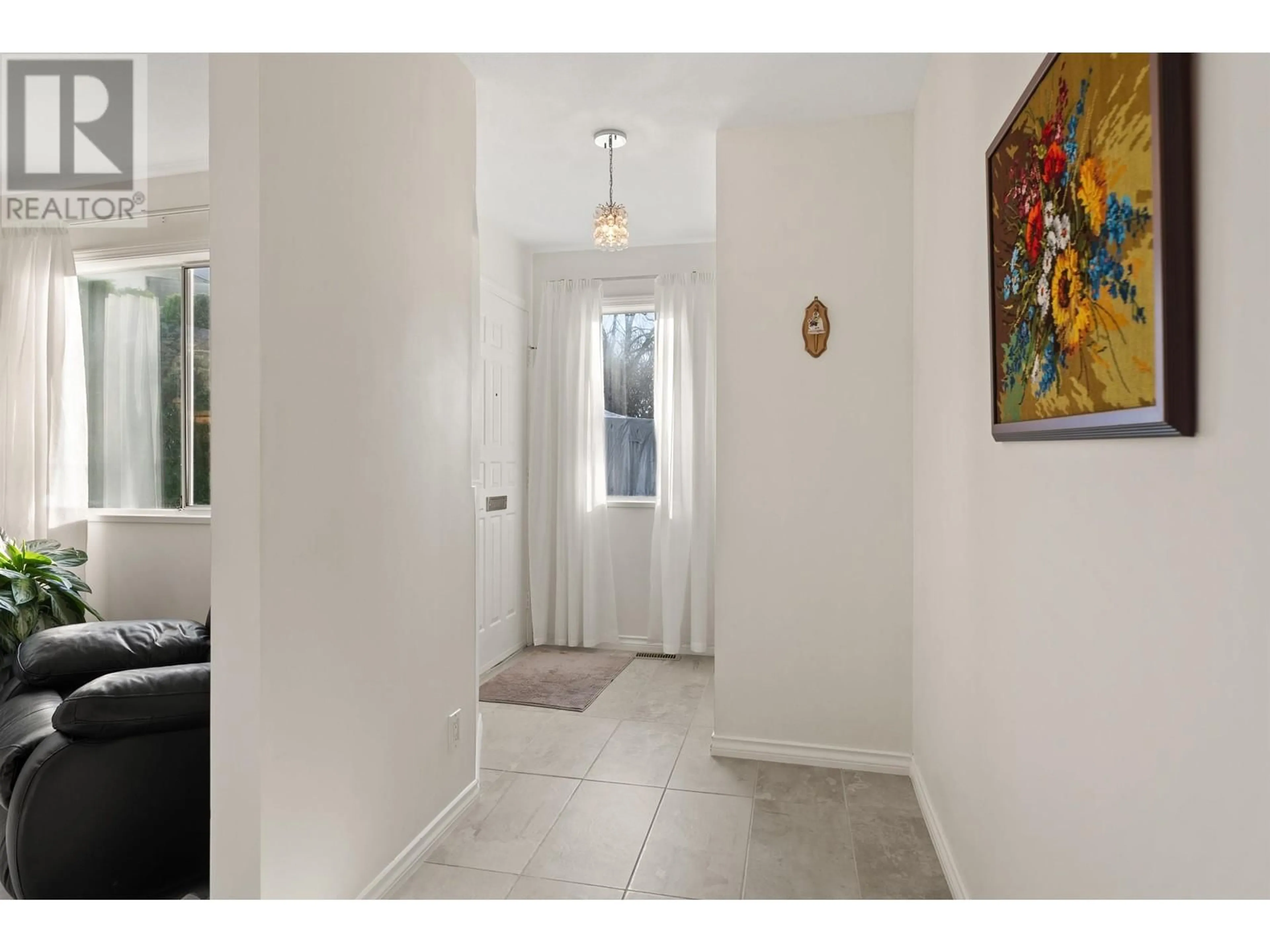 Indoor entryway for 2 - 10522 KOZIER DRIVE, Richmond British Columbia V7E5L8