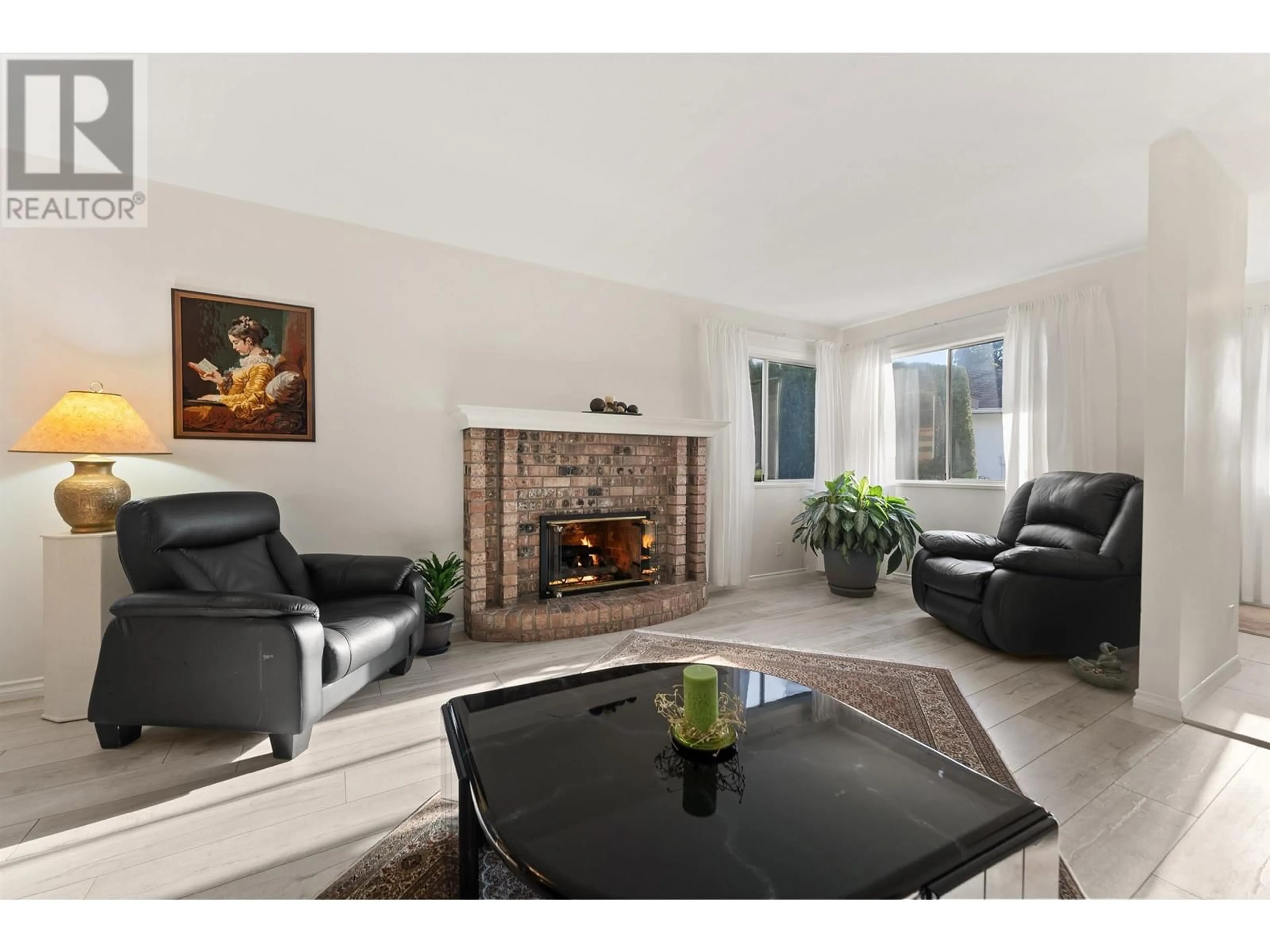 Living room with furniture, ceramic/tile floor for 2 - 10522 KOZIER DRIVE, Richmond British Columbia V7E5L8