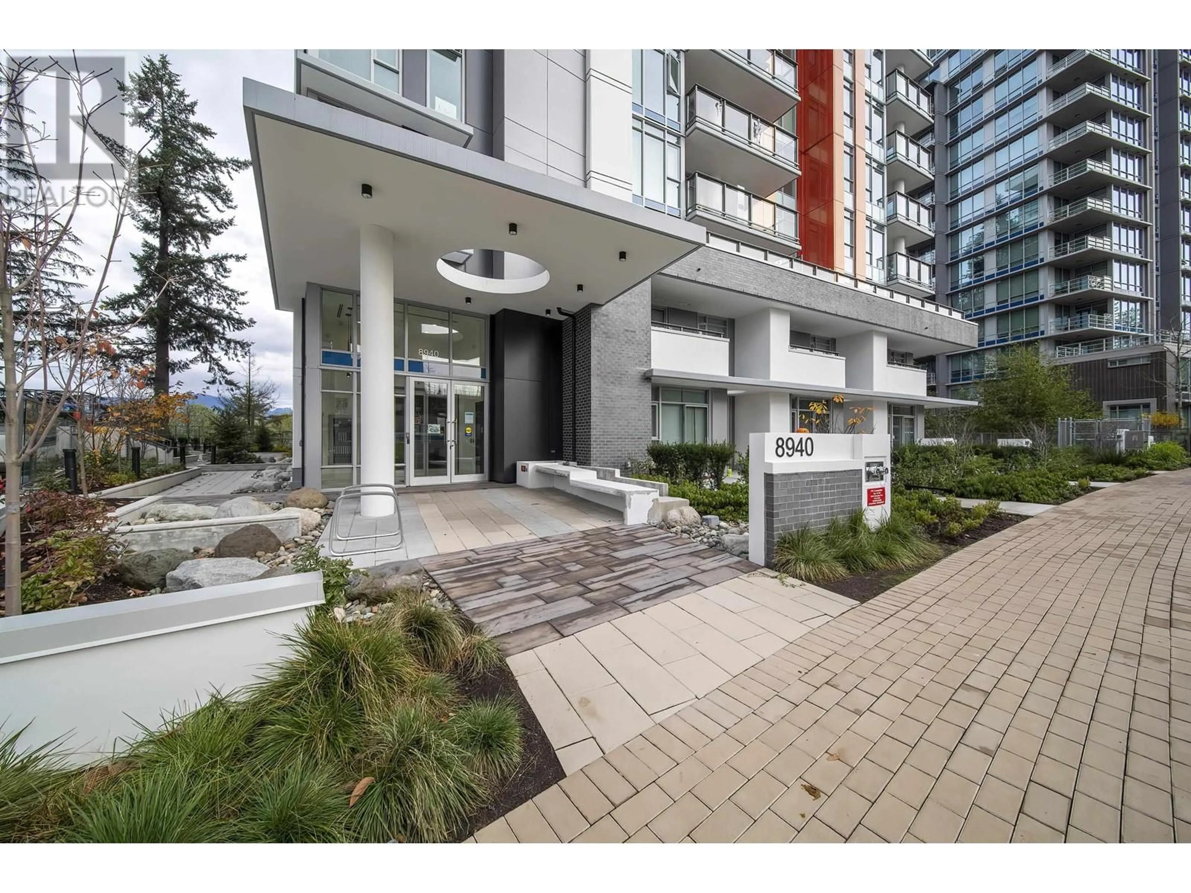 Indoor foyer for 207 8940 UNIVERSITY CRESCENT, Burnaby British Columbia V5A4Y8