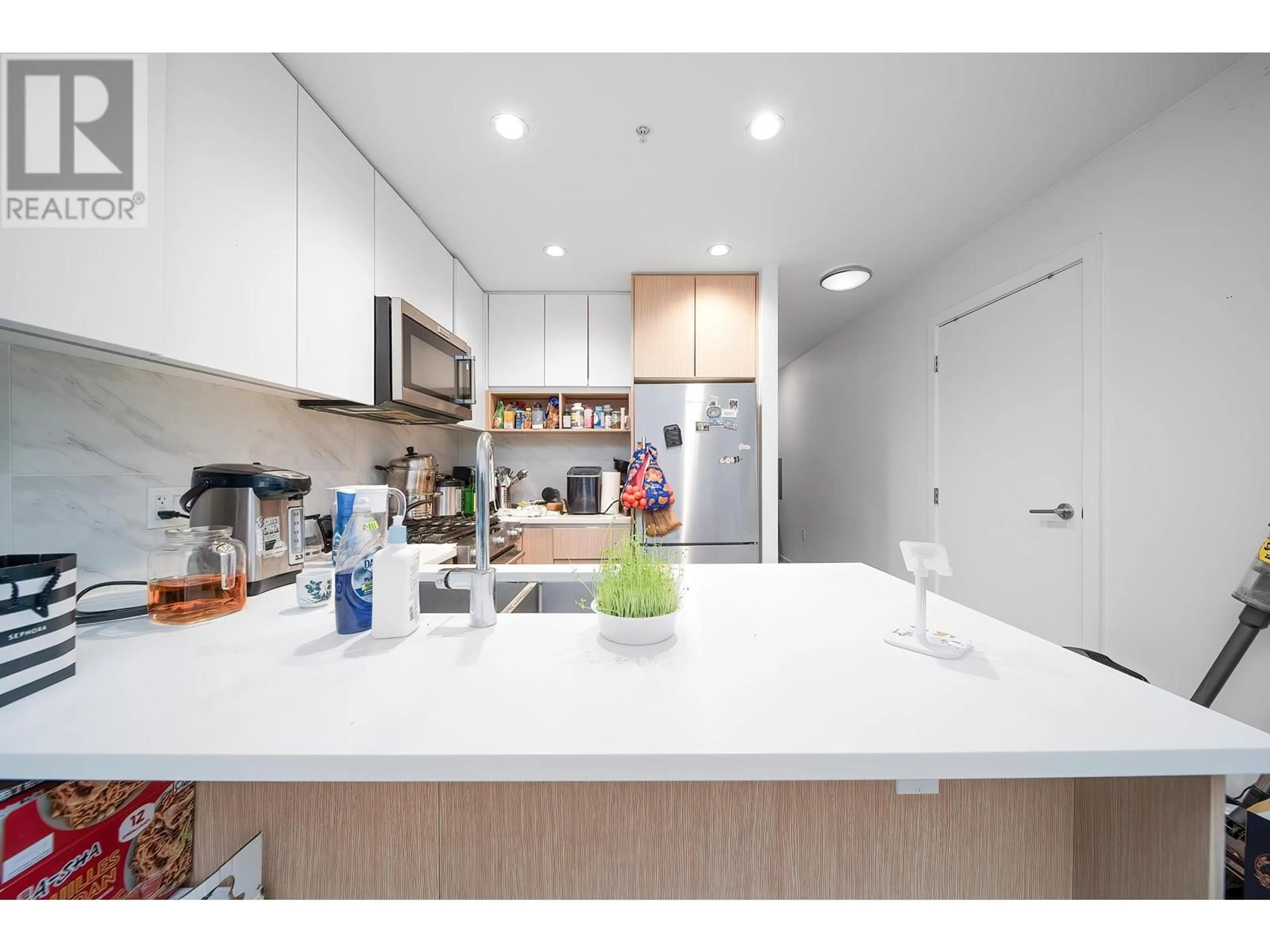 Standard kitchen, unknown for 207 8940 UNIVERSITY CRESCENT, Burnaby British Columbia V5A4Y8