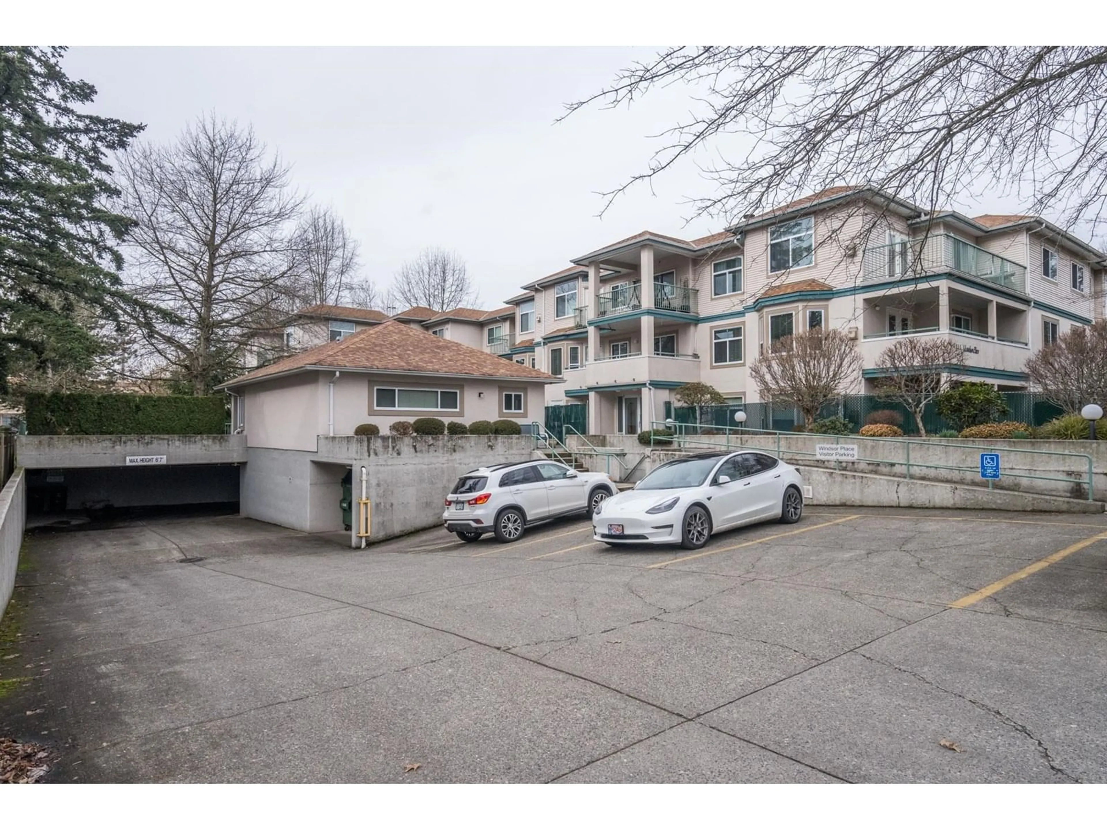 Unknown for 210 5955 177B STREET STREET, Surrey British Columbia V3S4J7