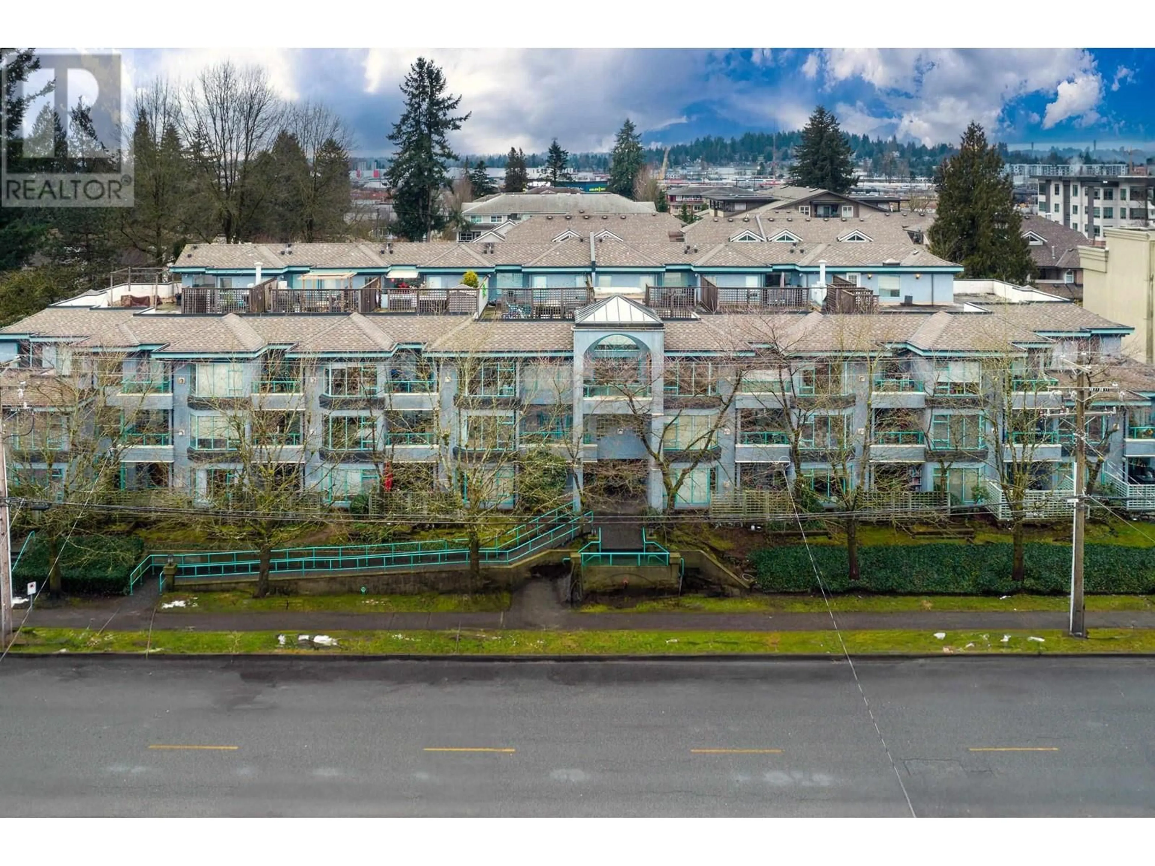 A pic from outside/outdoor area/front of a property/back of a property/a pic from drone, building for 112 1966 COQUITLAM AVENUE, Port Coquitlam British Columbia V3B7P8