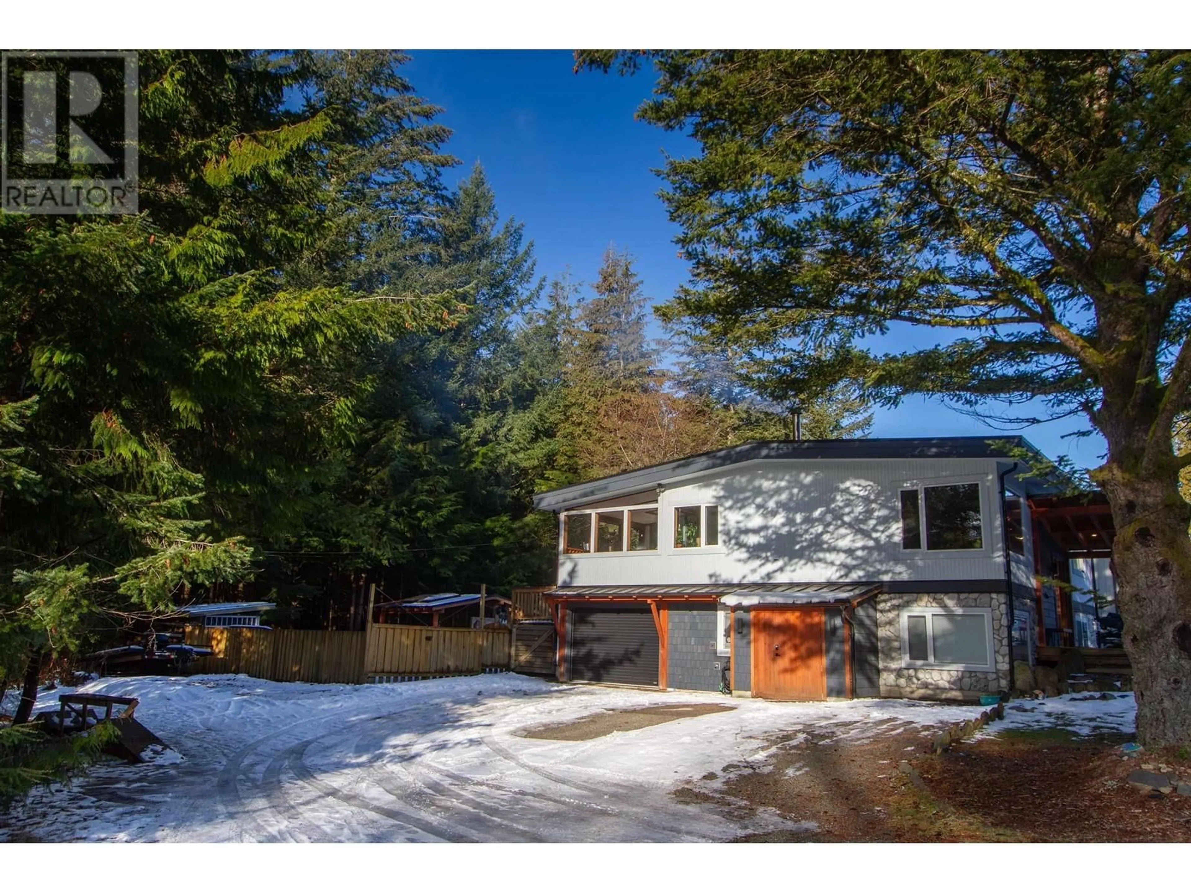 Indoor garage for 41941 ROSS ROAD, Squamish British Columbia V0N3G0