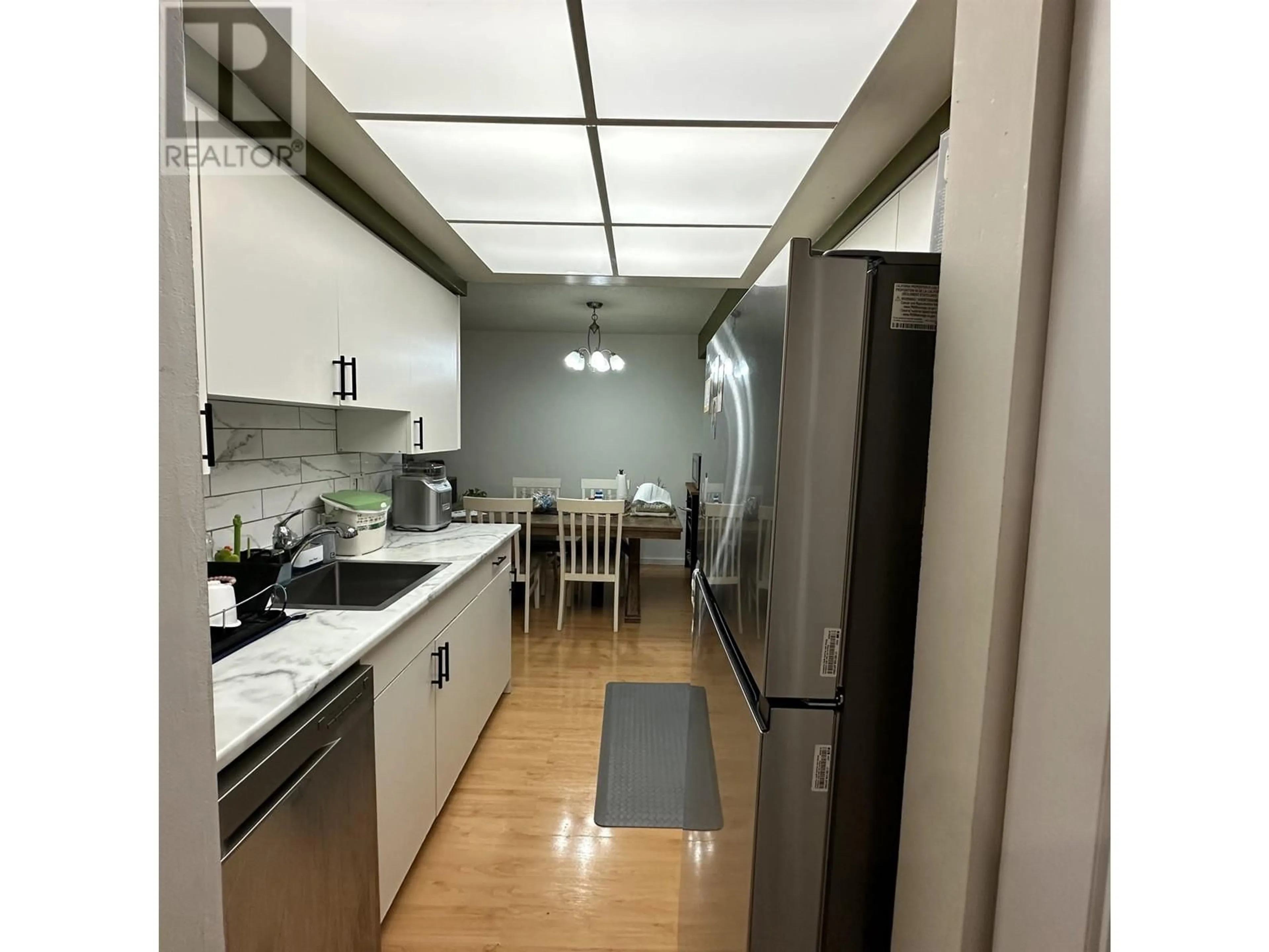 Standard kitchen, unknown for 213 - 123 19TH STREET, North Vancouver British Columbia V7L2Y9