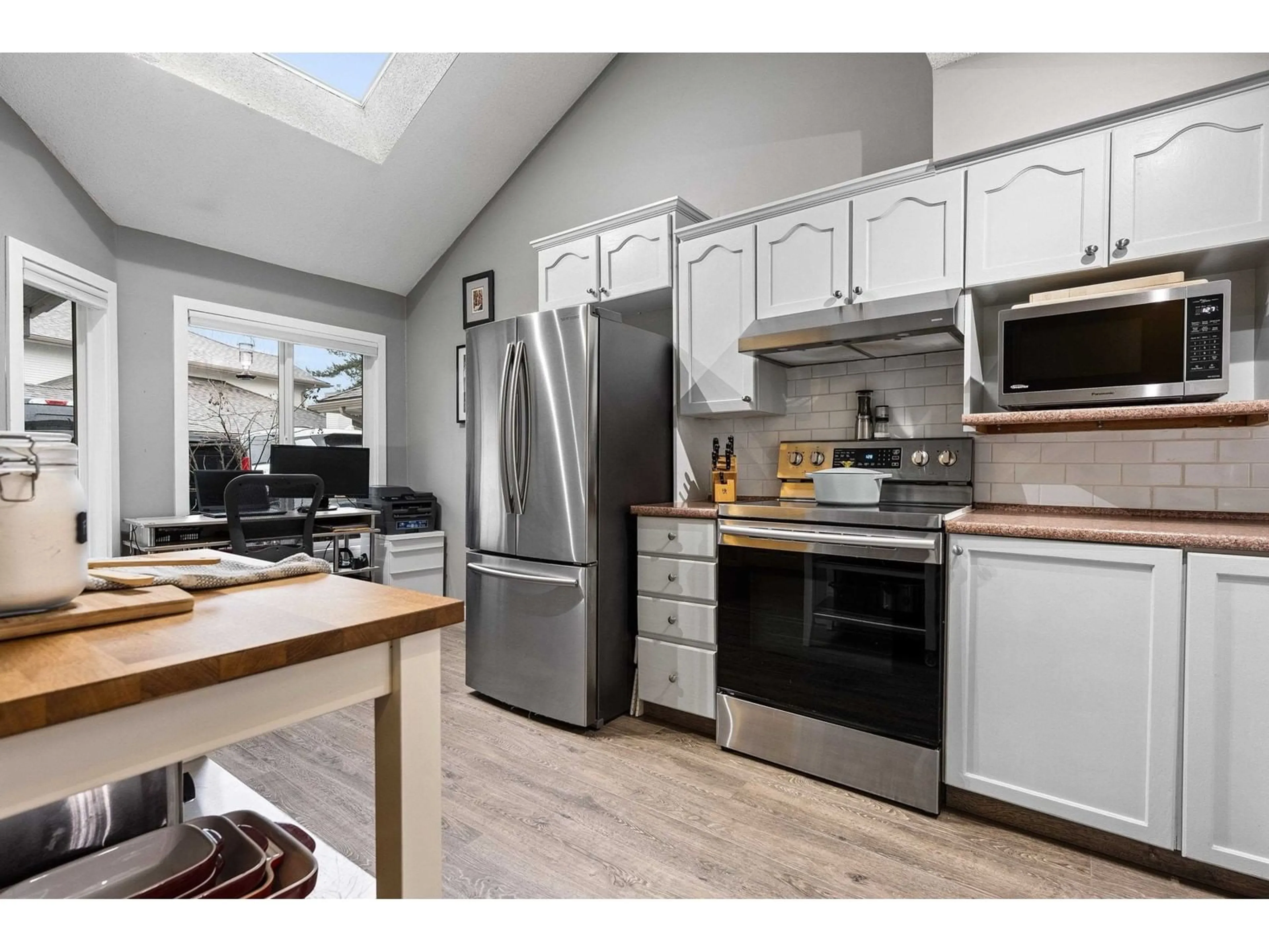 Open concept kitchen, unknown for 27 9045 WALNUT GROVE DRIVE, Langley British Columbia V1M2E1