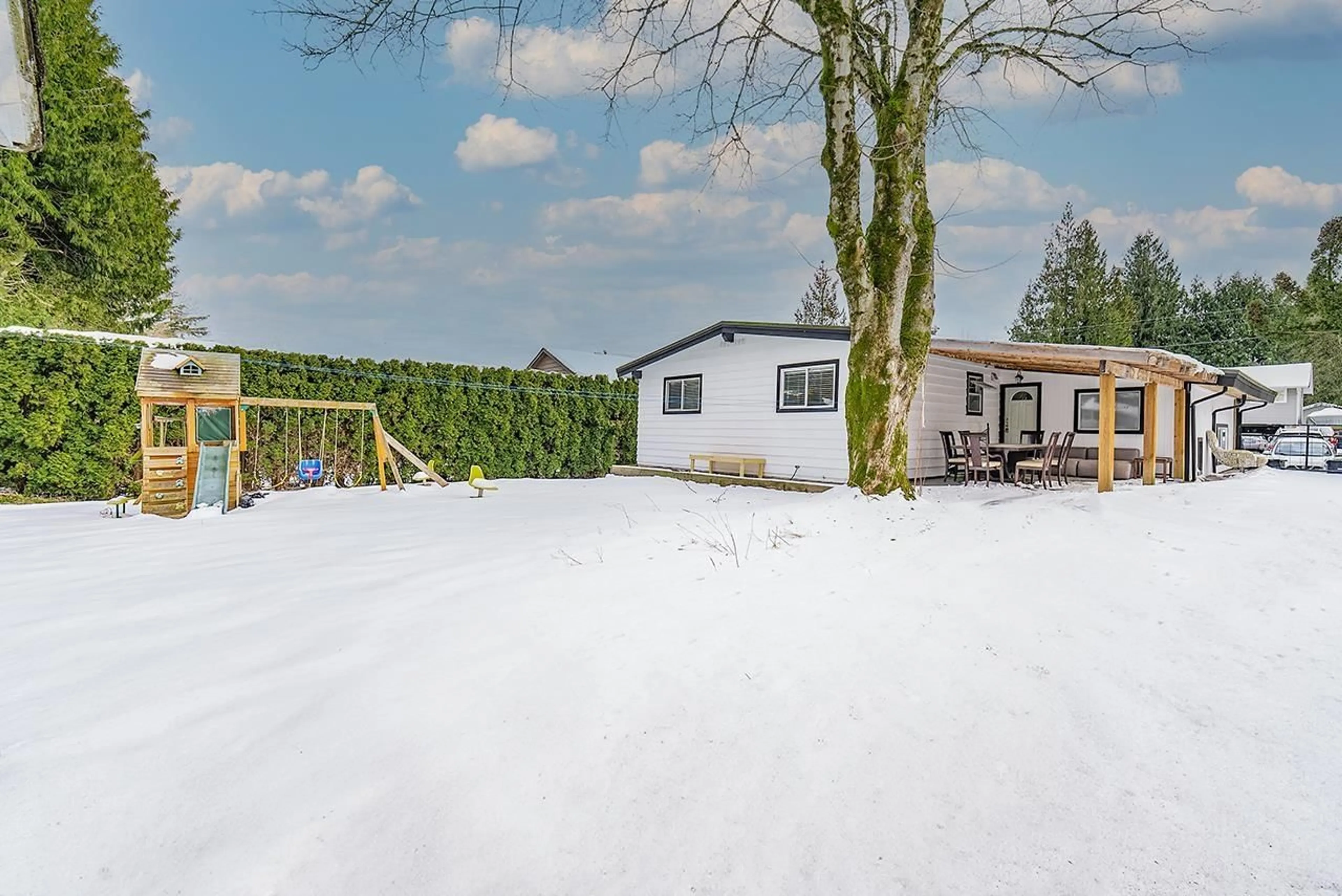 A pic from outside/outdoor area/front of a property/back of a property/a pic from drone, unknown for 26953 28A, Langley British Columbia V4W3A1