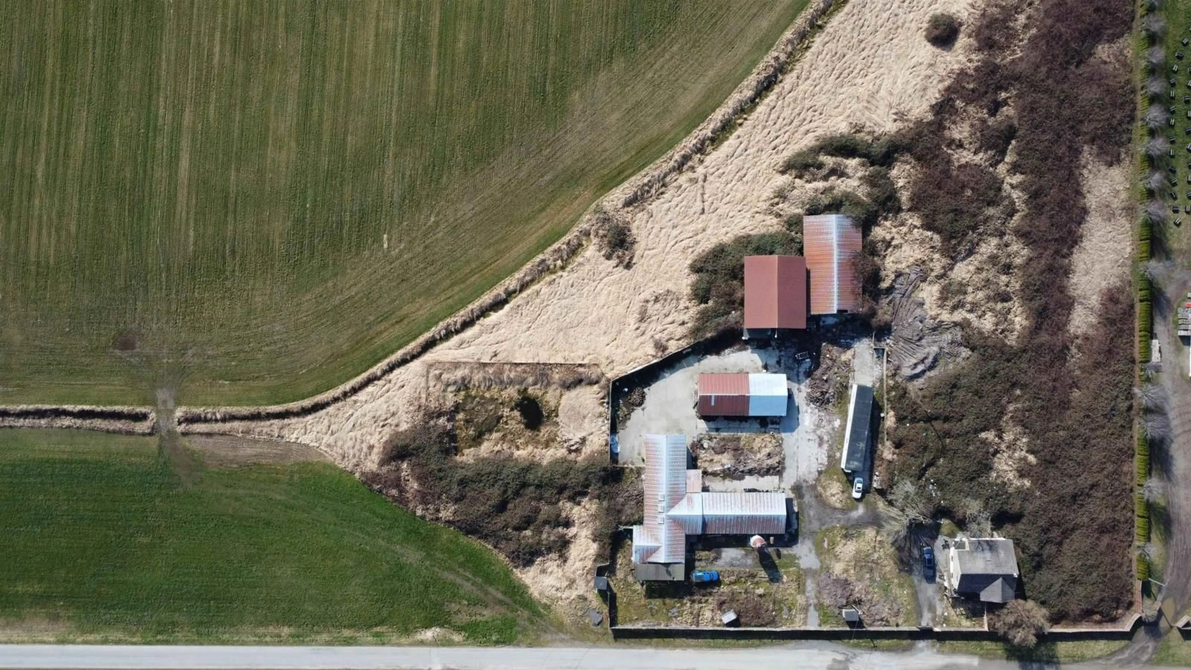 A pic from outside/outdoor area/front of a property/back of a property/a pic from drone, street for 458 KENNEDY ROAD, Harrison Mills British Columbia V0M1L0