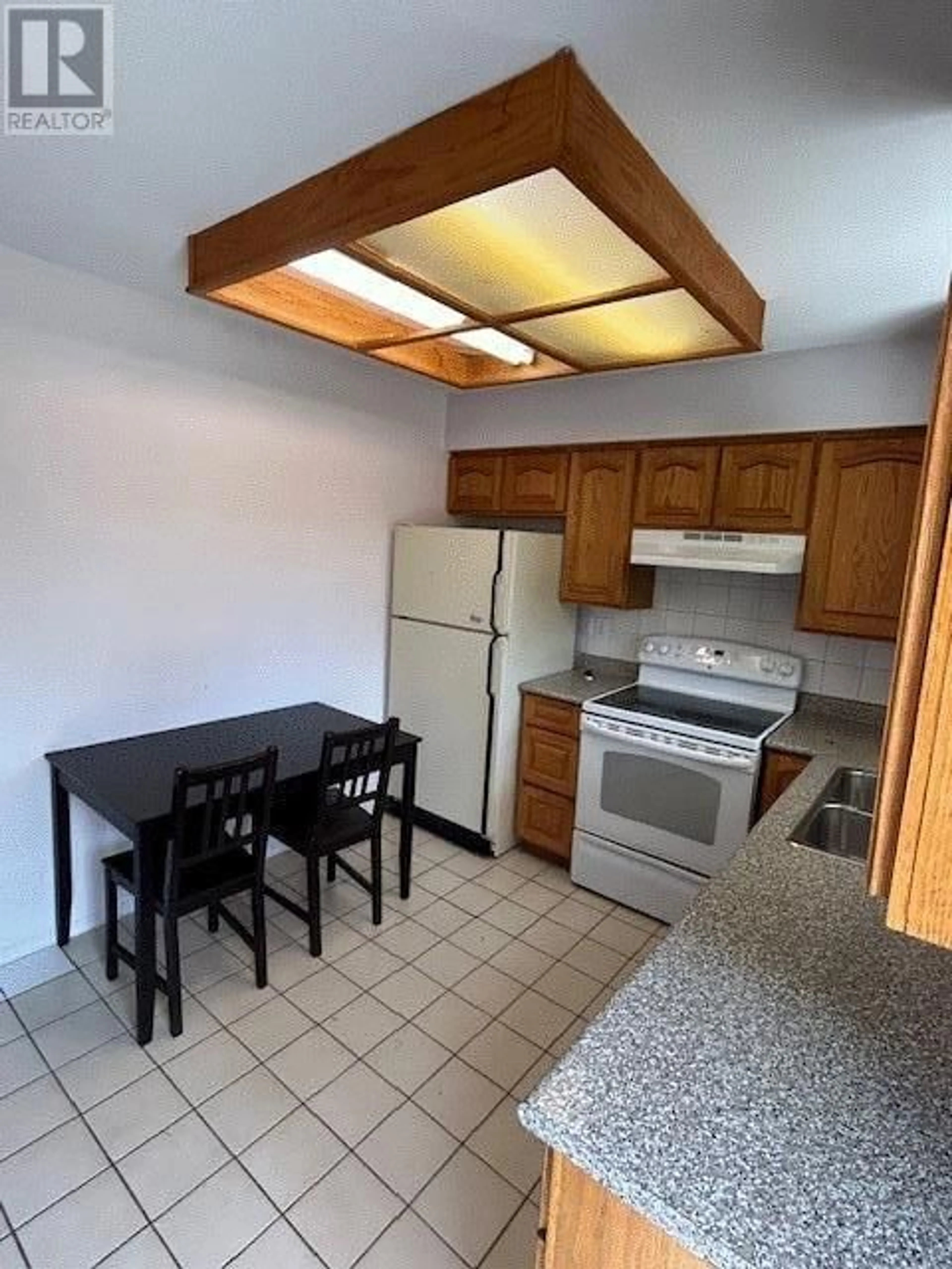 Standard kitchen, unknown for 3 43RD AVENUE, Vancouver British Columbia V5W1S7