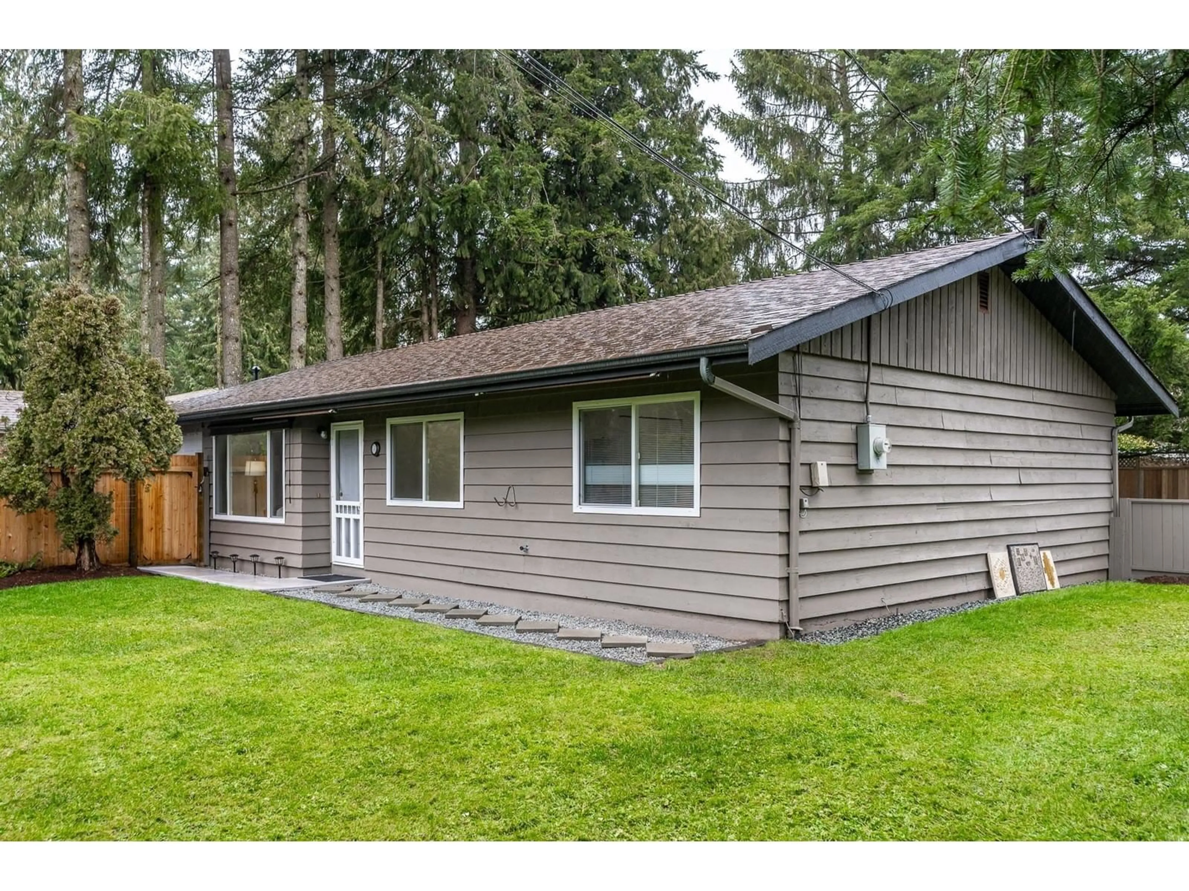Home with vinyl exterior material, unknown for 4240 200, Langley British Columbia V3A1L1
