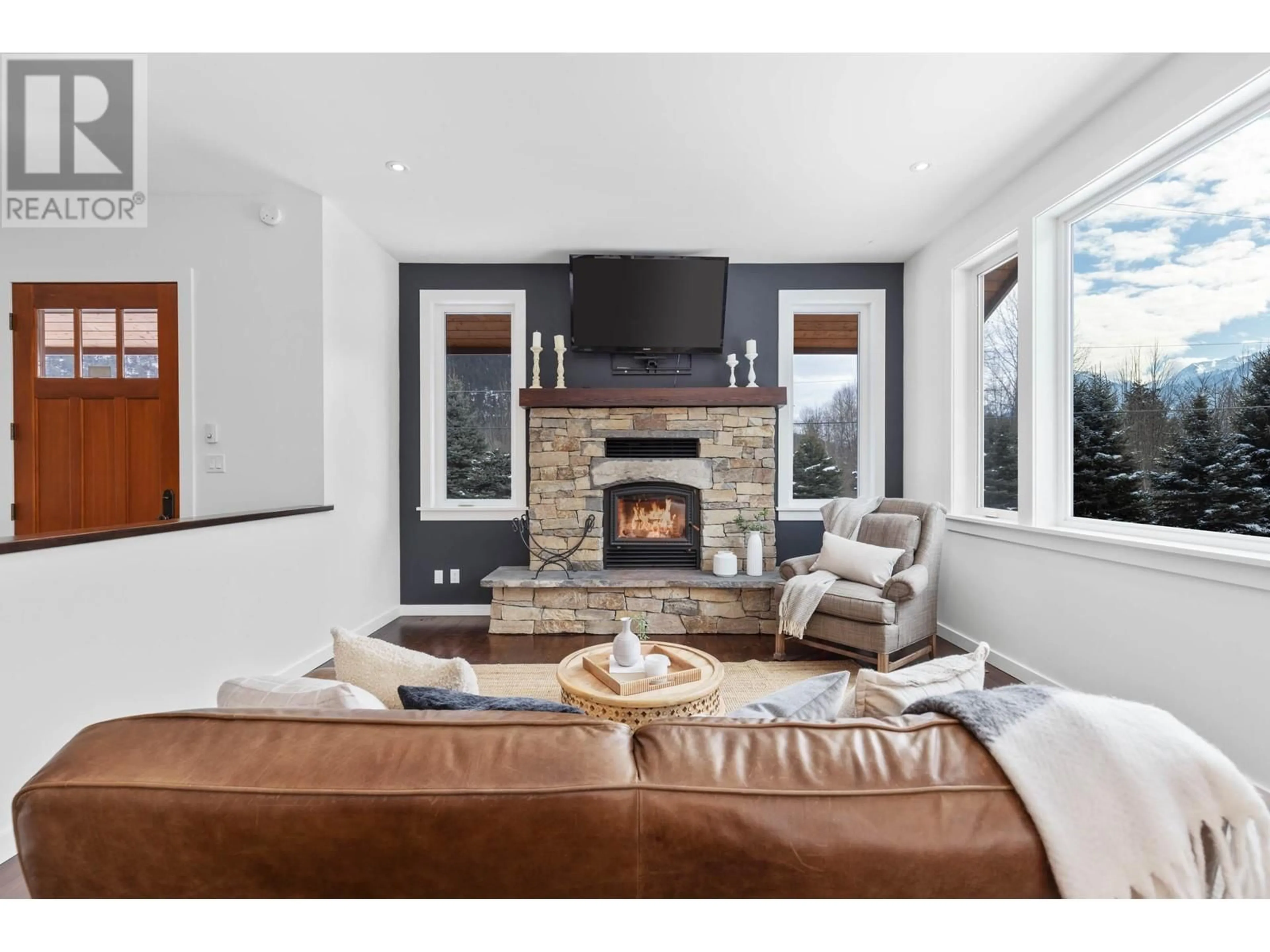 Living room with furniture, ceramic/tile floor for 7621 ANDERSON ROAD, Pemberton British Columbia V0N2L2