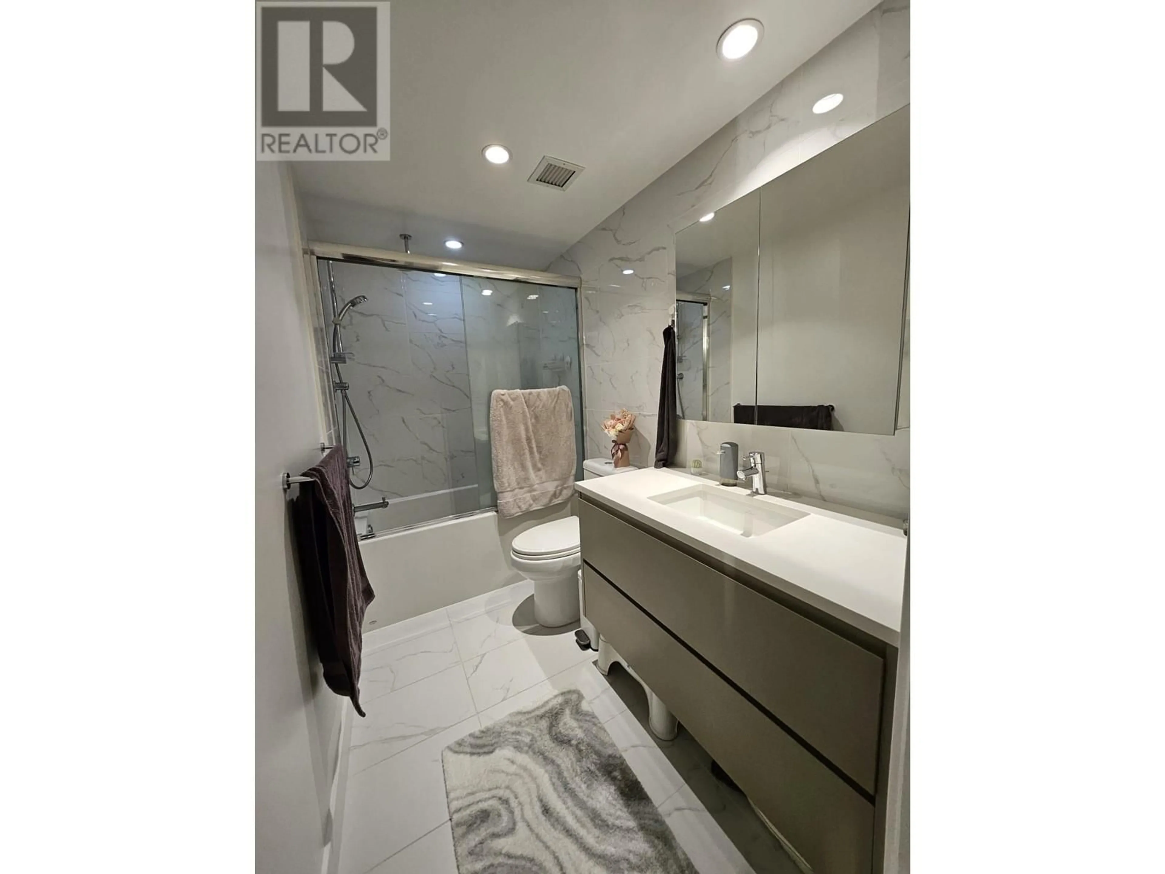 Contemporary bathroom, ceramic/tile floor for 214 - 8181 CHESTER STREET, Vancouver British Columbia V5X0J9