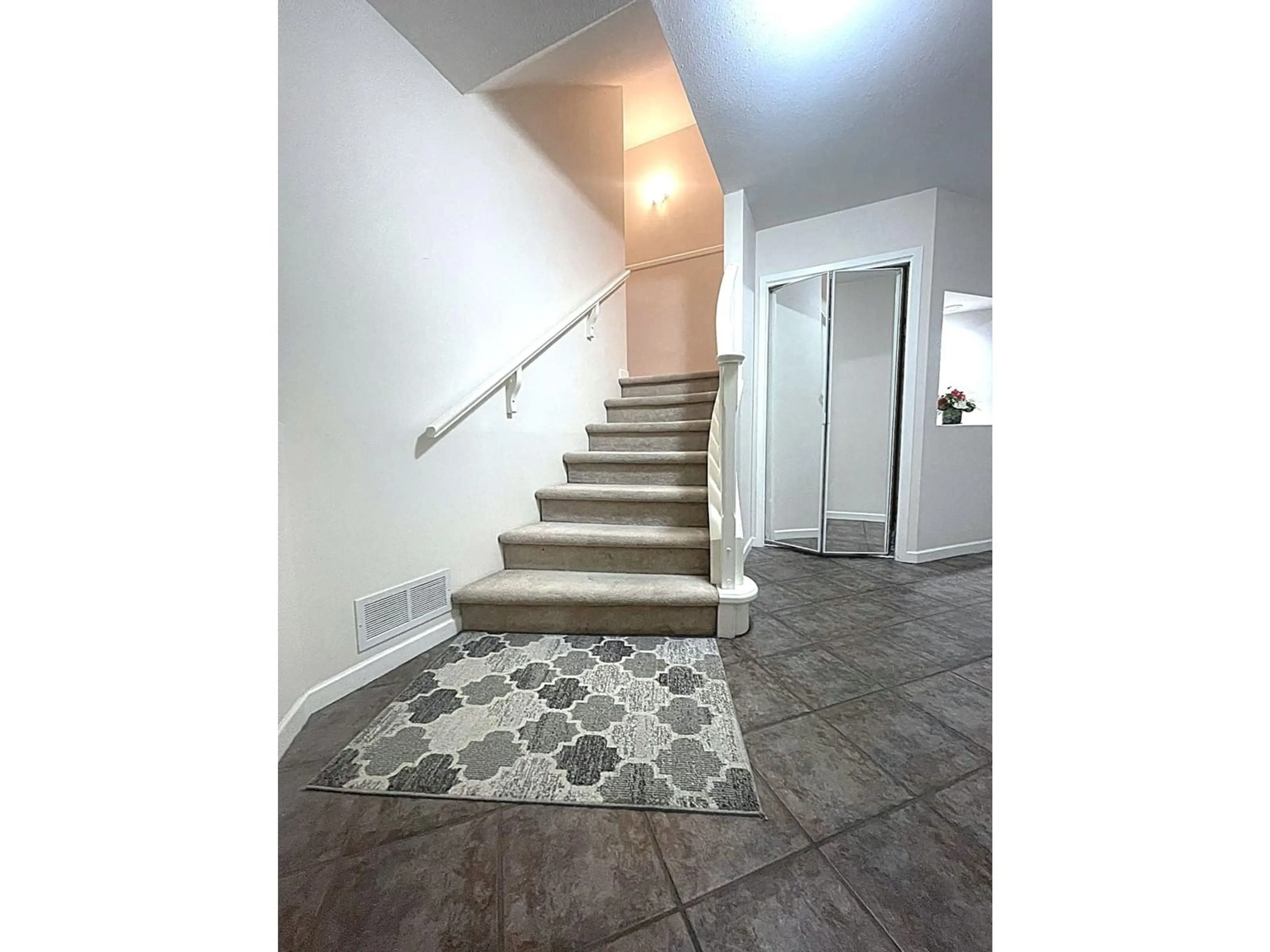 Unknown for 17 - 31501 UPPER MACLURE, Abbotsford British Columbia V2T5S6
