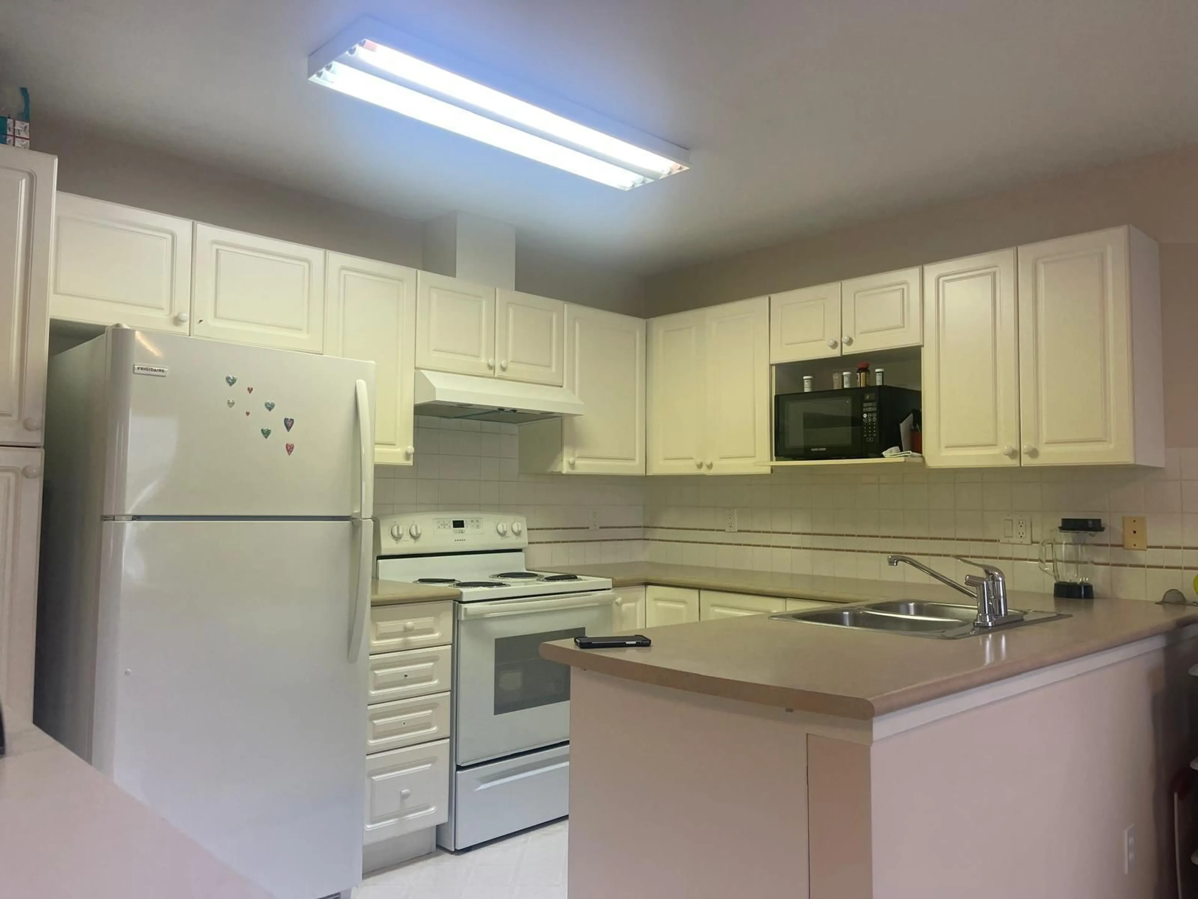 Standard kitchen, unknown for 17 31501 UPPER MACLURE ROAD, Abbotsford British Columbia V2T5S6