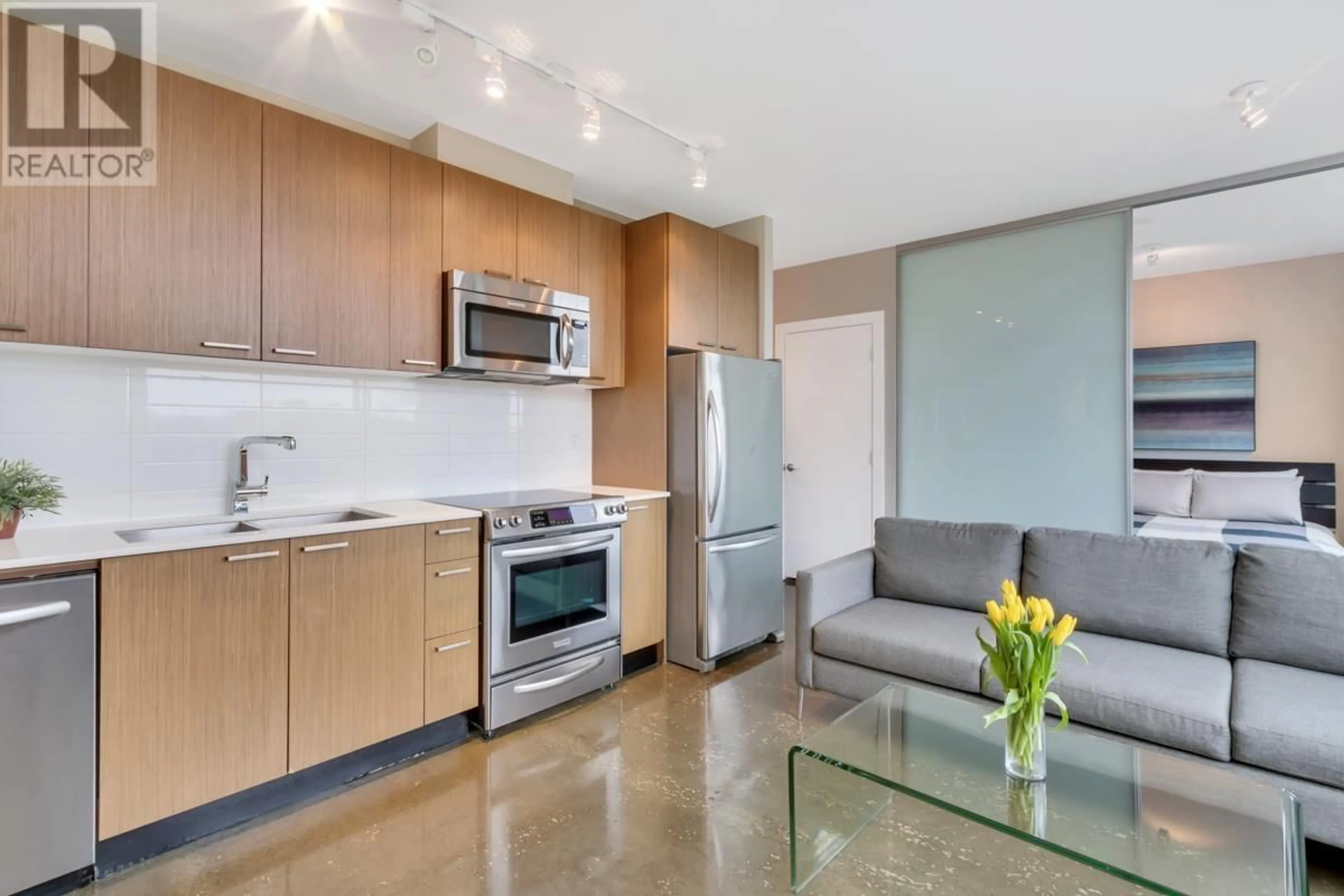 Open concept kitchen, ceramic/tile floor for 501 221 UNION STREET, Vancouver British Columbia V6A0B4