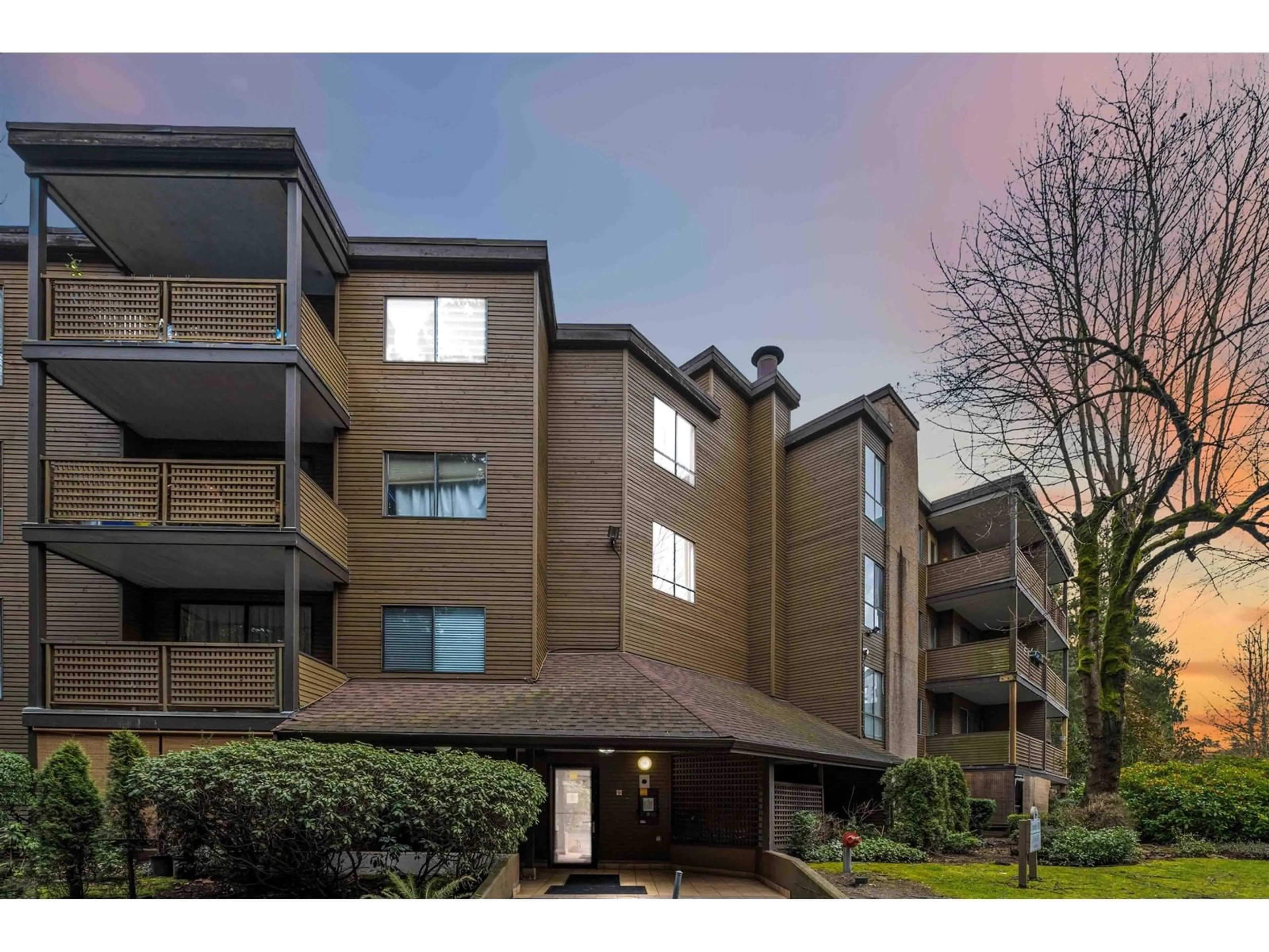 Unknown for 204 10680 151A STREET, Surrey British Columbia V3R8T4