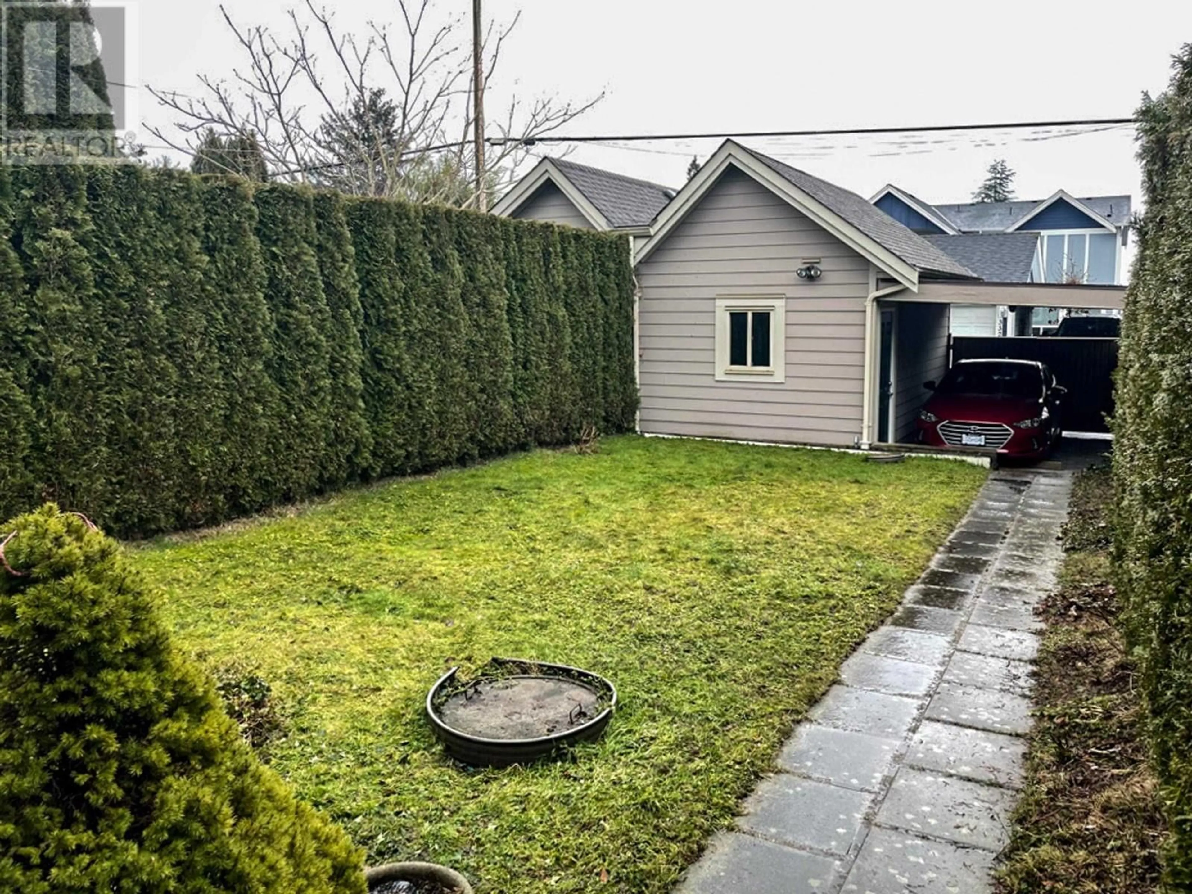 A pic from outside/outdoor area/front of a property/back of a property/a pic from drone, street for 333 E 11TH STREET, North Vancouver British Columbia V7L2H1