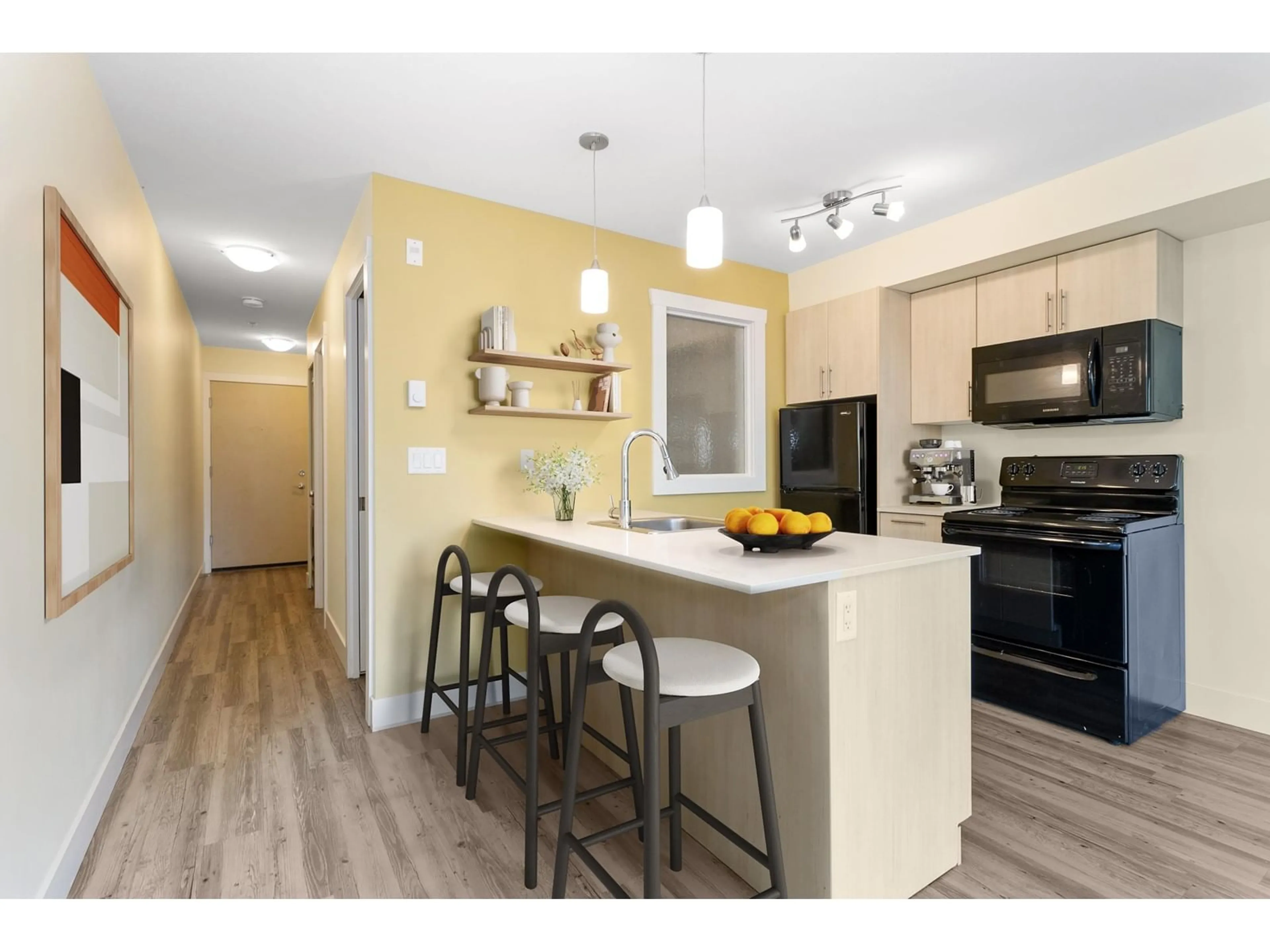 Open concept kitchen, wood/laminate floor for 222 2565 CAMPBELL AVENUE, Abbotsford British Columbia V2S0E3