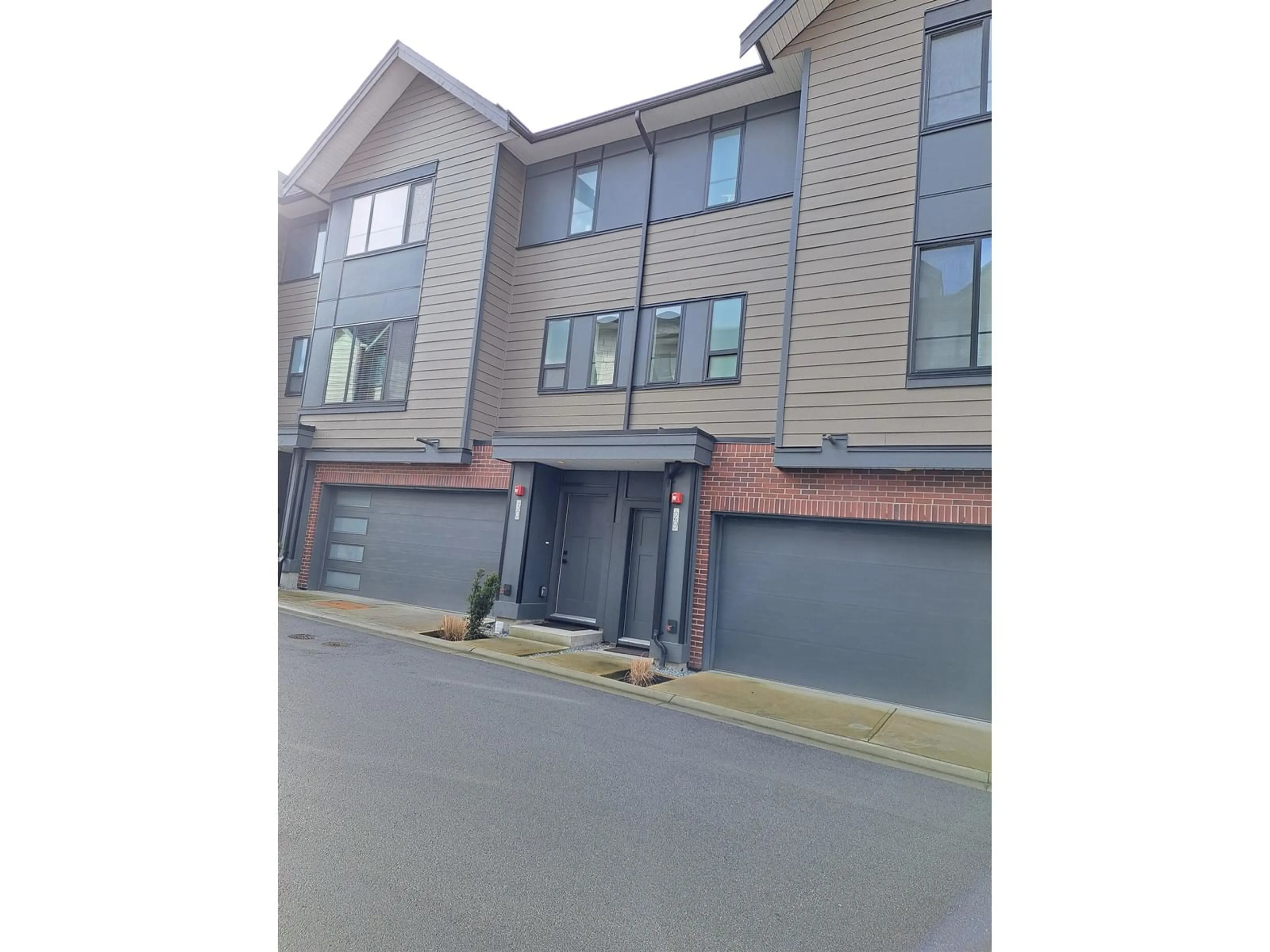 A pic from outside/outdoor area/front of a property/back of a property/a pic from drone, street for 29 19897 75A AVENUE, Langley British Columbia V2Y3S2