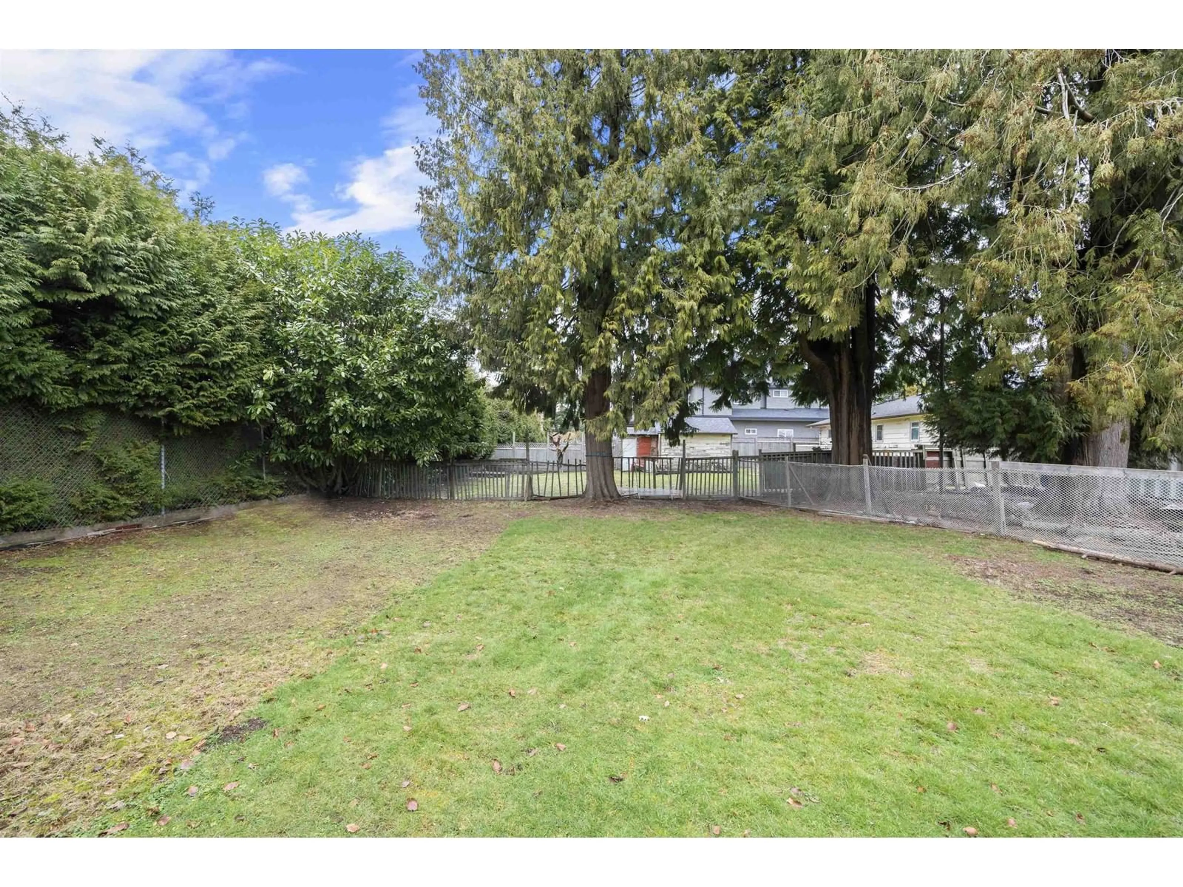 A pic from outside/outdoor area/front of a property/back of a property/a pic from drone, unknown for 13921 108 AVENUE, Surrey British Columbia V3T2L1