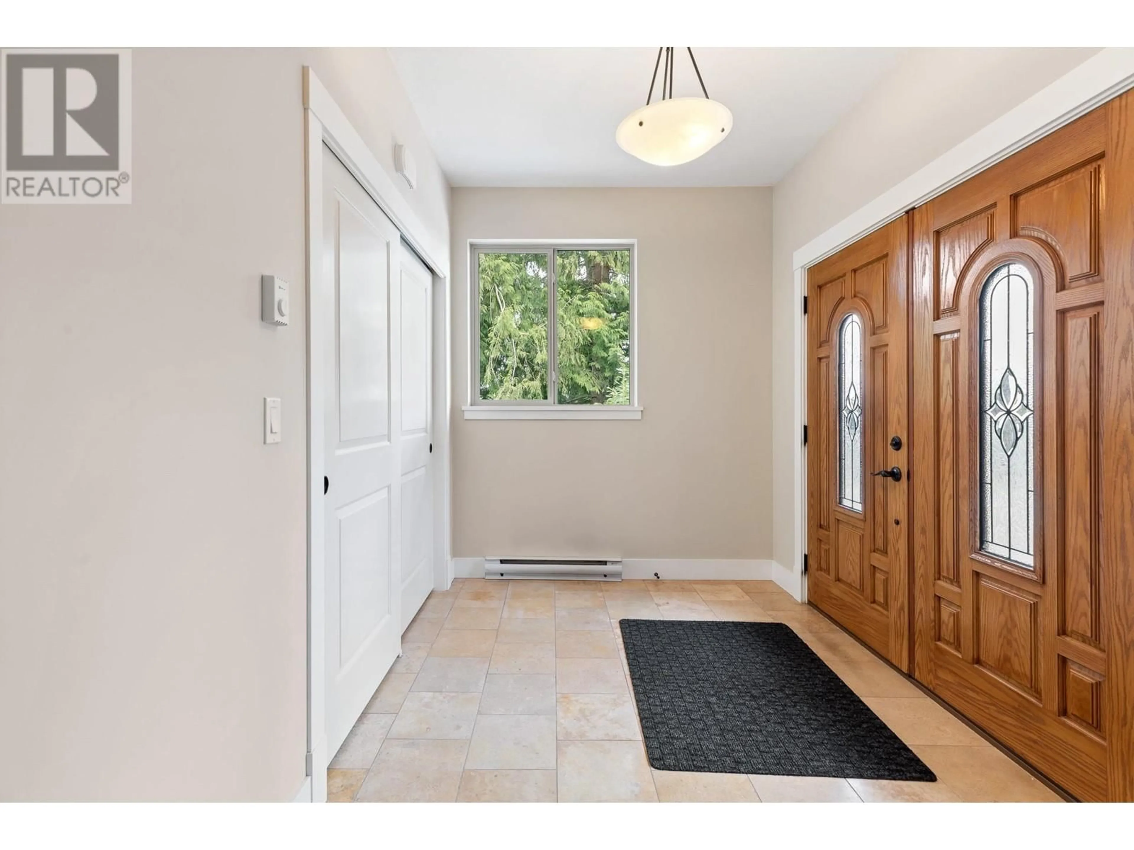 Indoor entryway for 5781 GENNI'S WAY, Sechelt British Columbia V7Z0N8