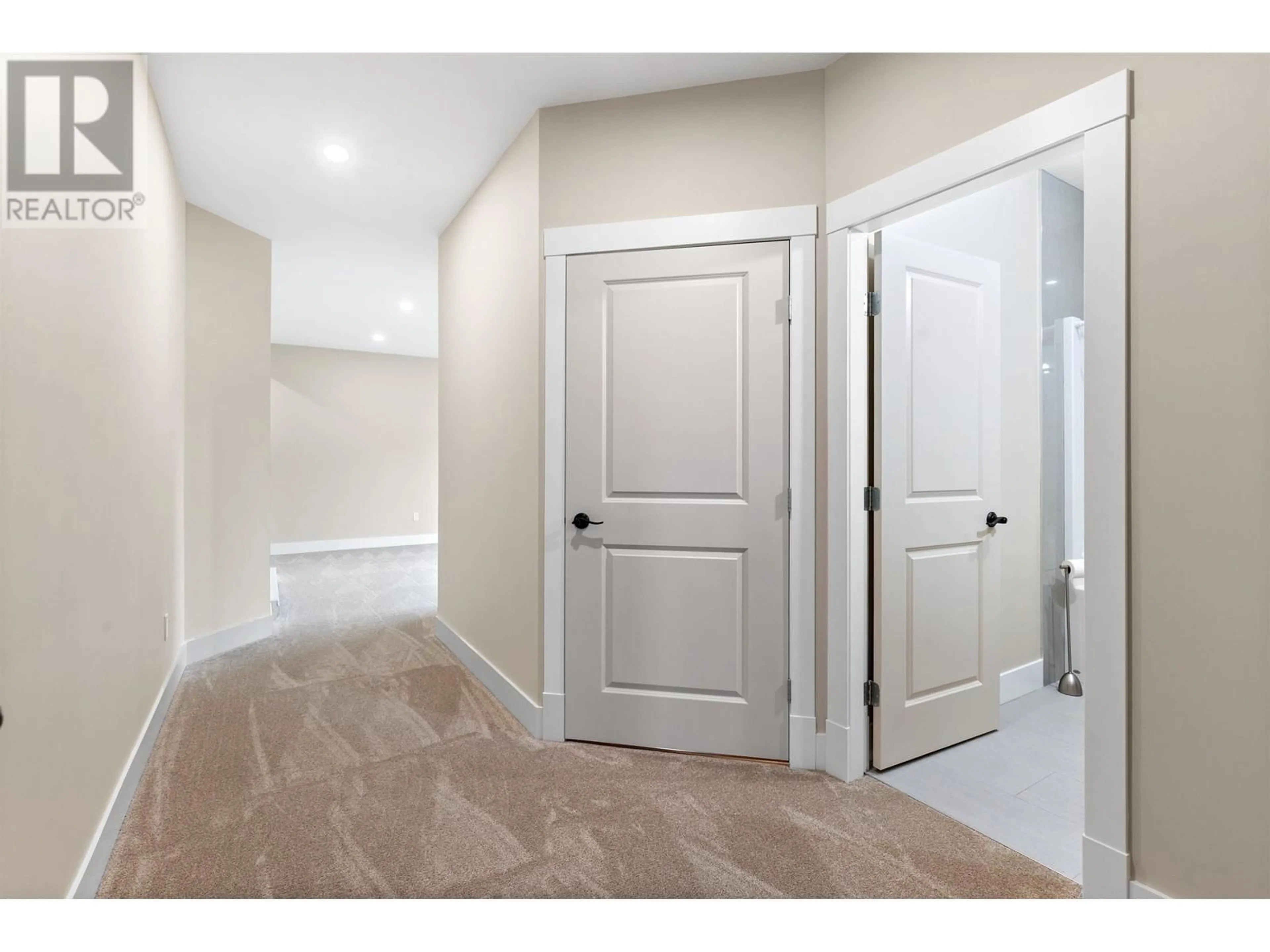 Indoor entryway for 5781 GENNI'S WAY, Sechelt British Columbia V7Z0N8