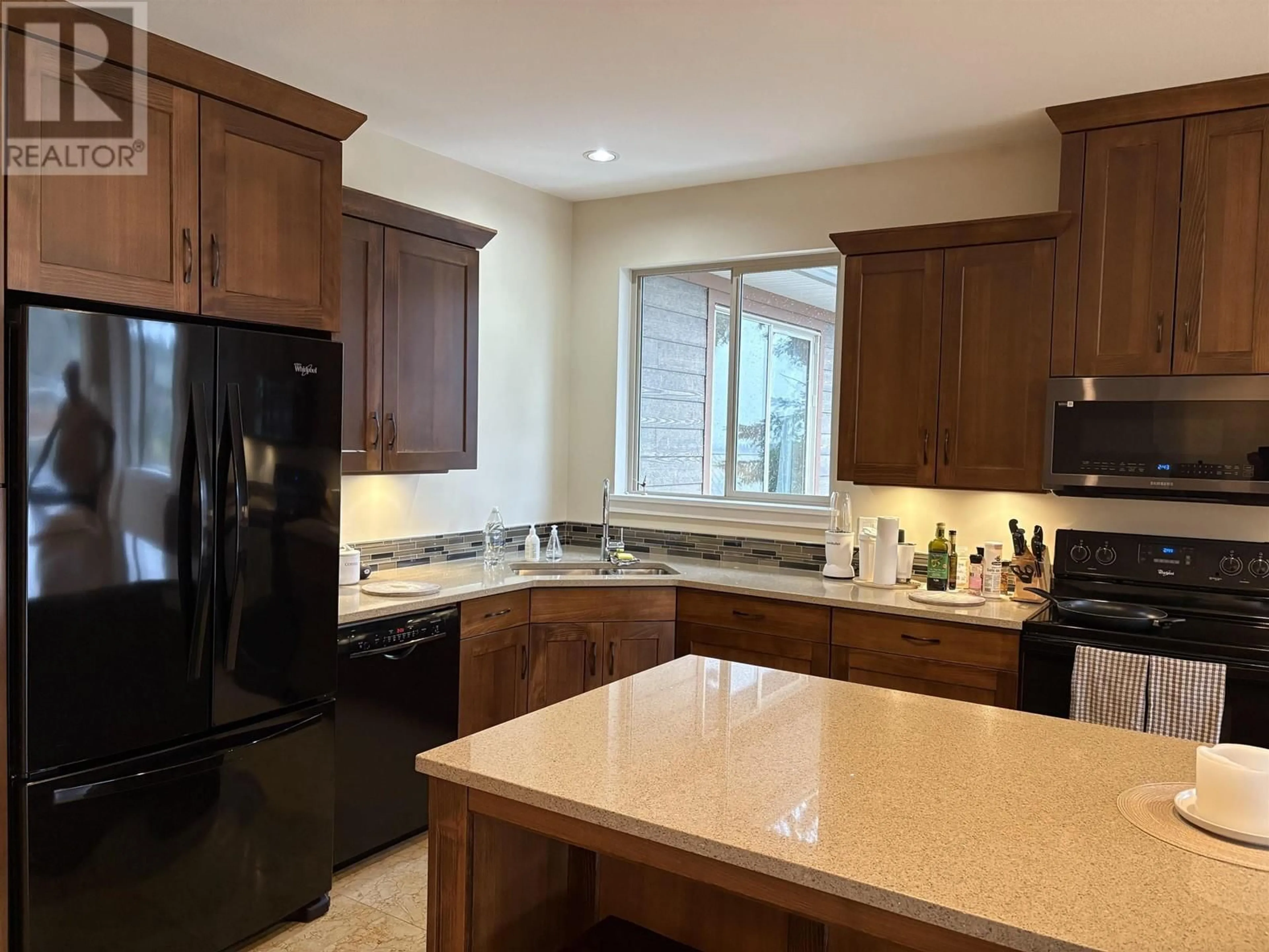 Open concept kitchen, ceramic/tile floor for 5781 GENNI'S WAY, Sechelt British Columbia V7Z0N8