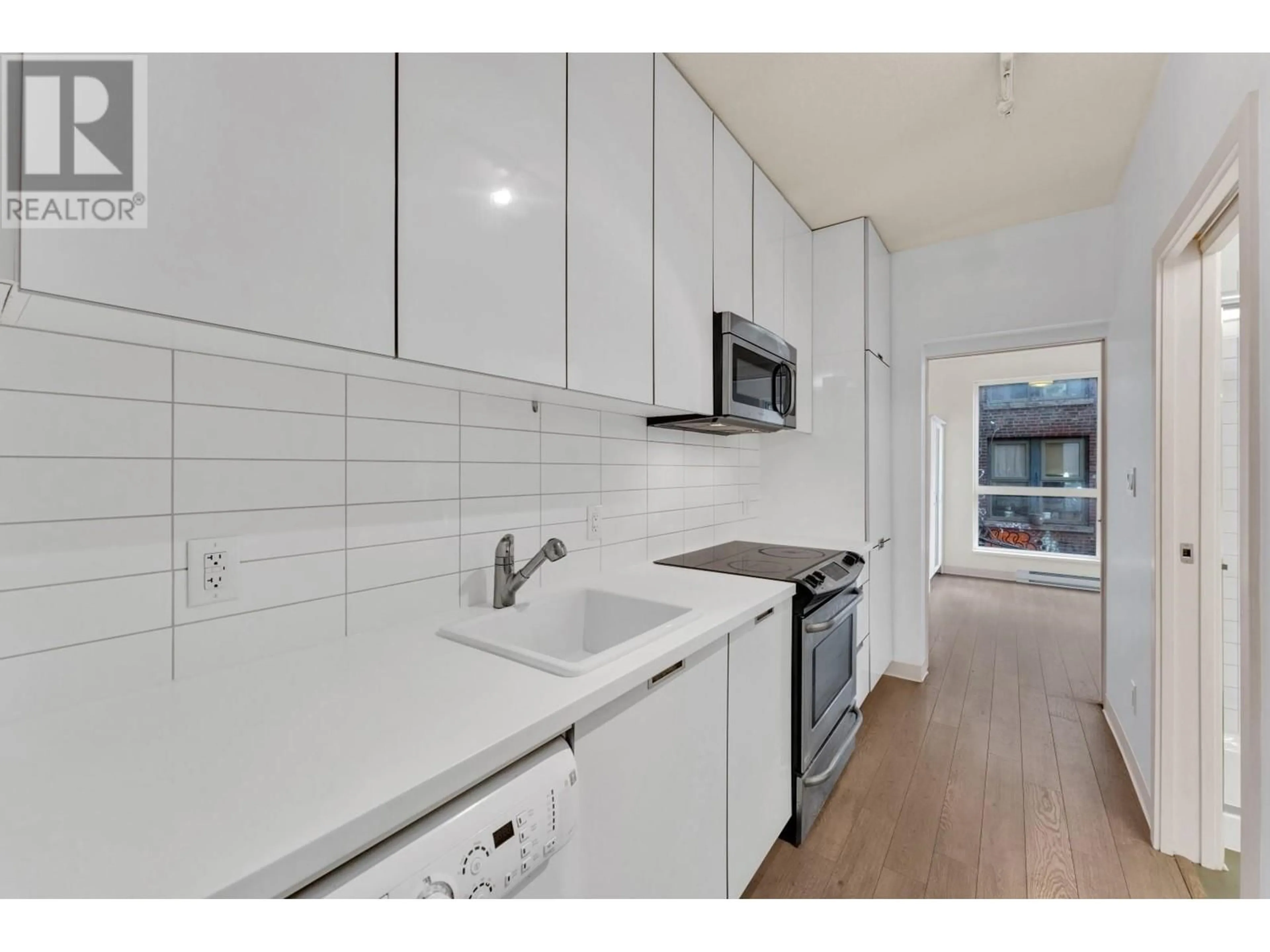 Standard kitchen, unknown for 214 138 E HASTINGS STREET, Vancouver British Columbia V6A1N4