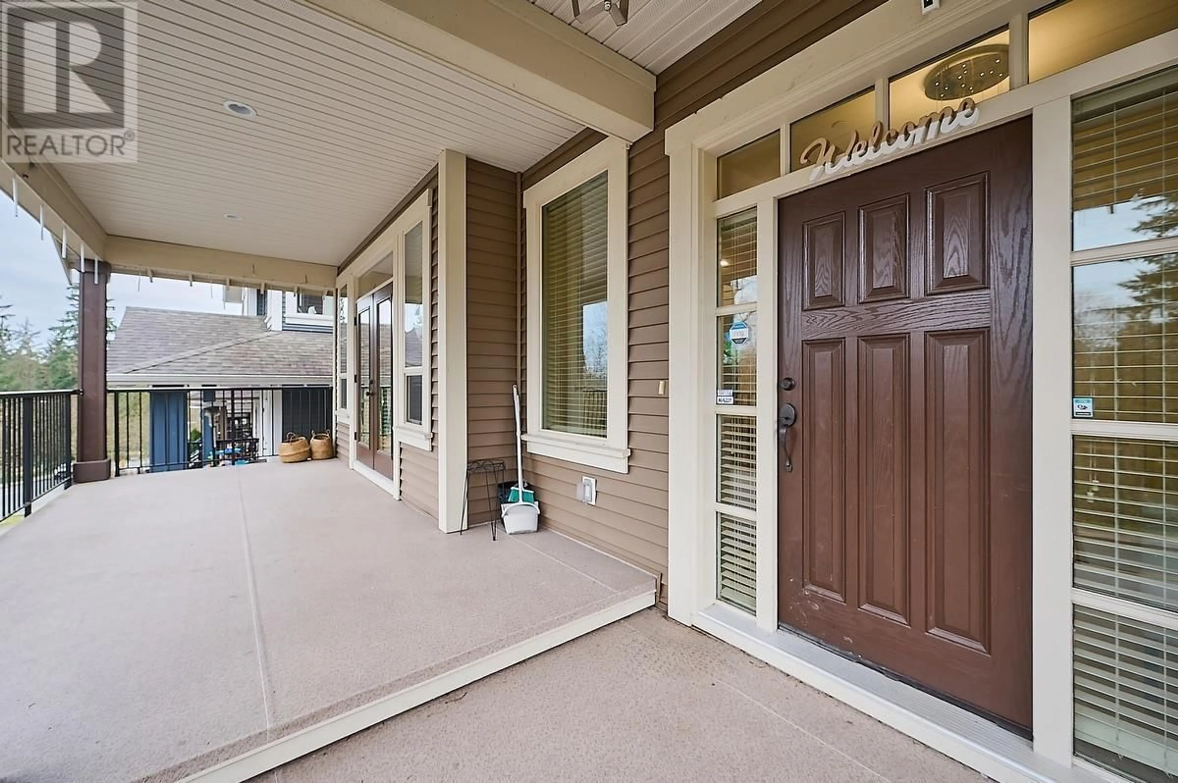 Indoor entryway for 11233 CREEKSIDE STREET, Maple Ridge British Columbia V2W0E8