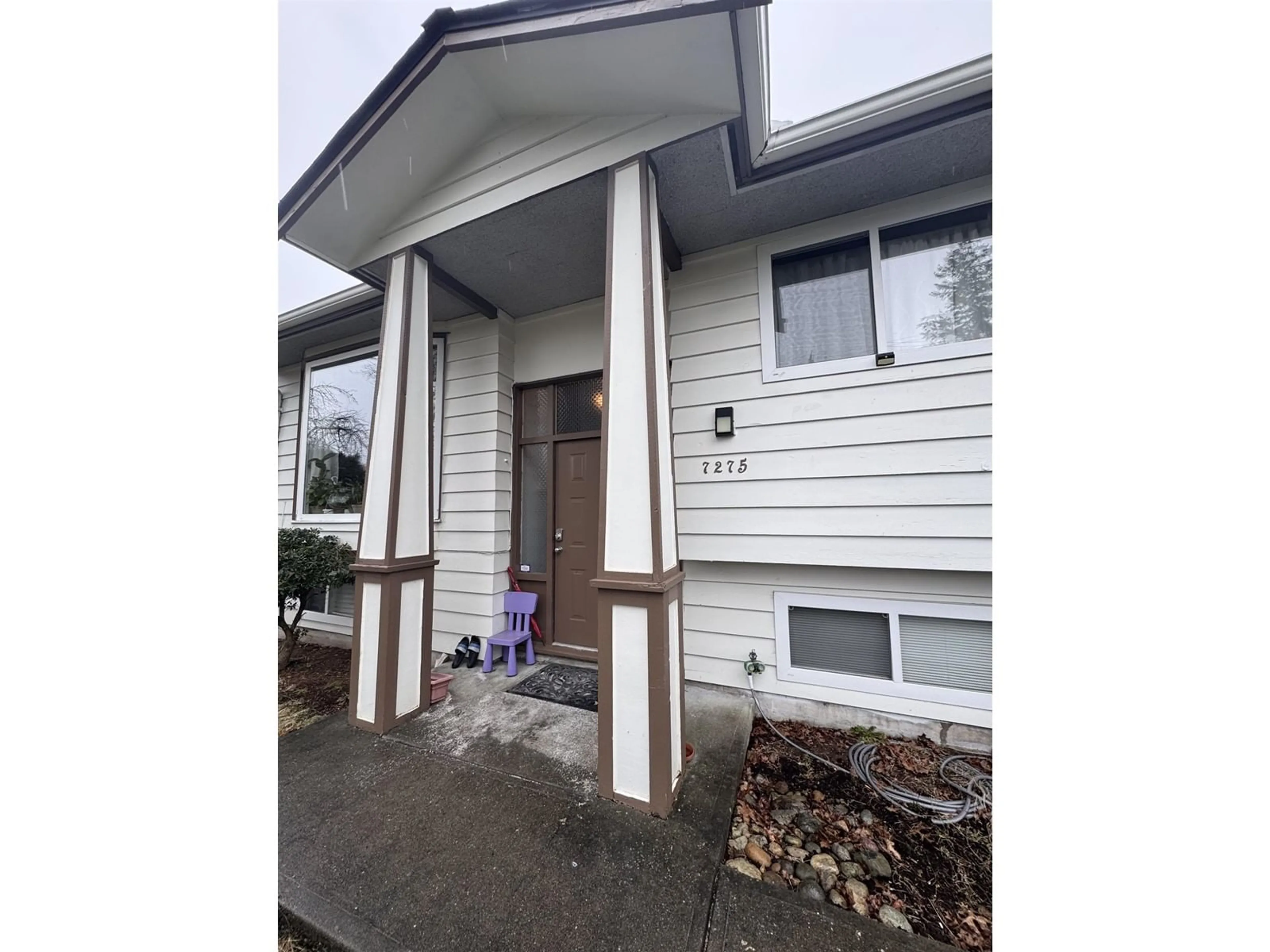 Home with vinyl exterior material, street for 7275 112, Delta British Columbia V4C4V6