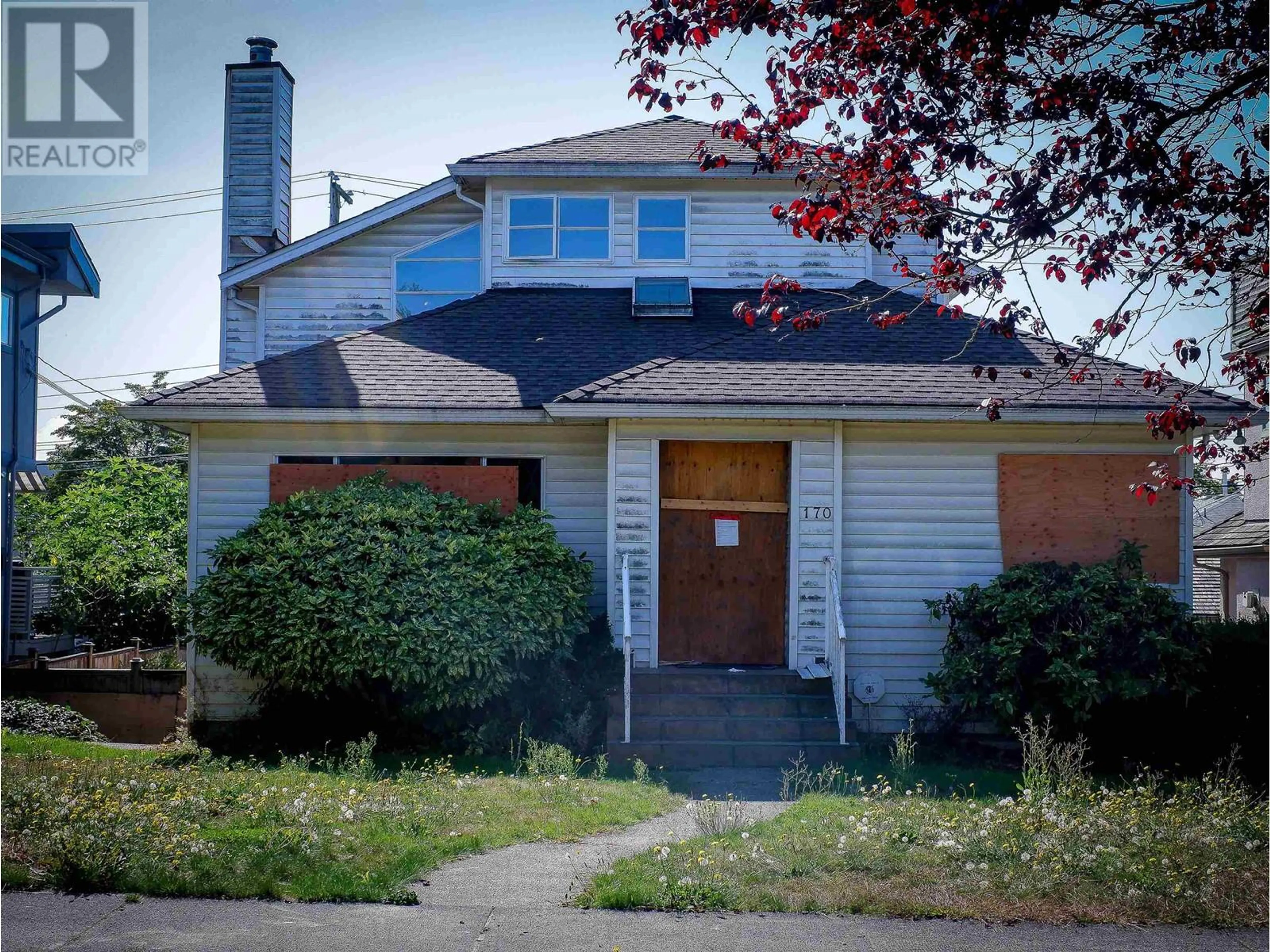 Home with vinyl exterior material, street for 170 40TH AVENUE, Vancouver British Columbia V5Y2R2
