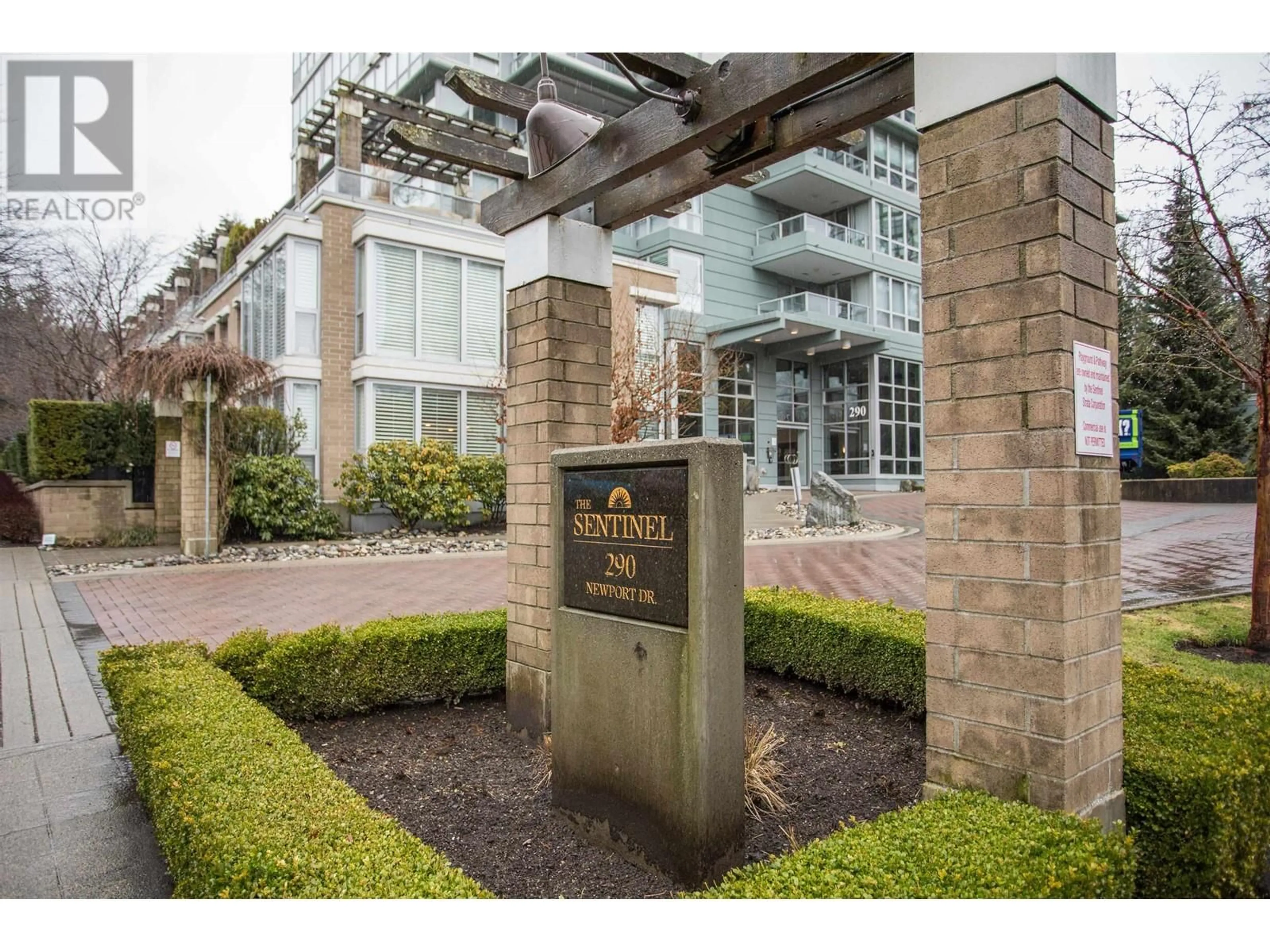 Indoor foyer for 302 290 NEWPORT DRIVE, Port Moody British Columbia V5H5N2