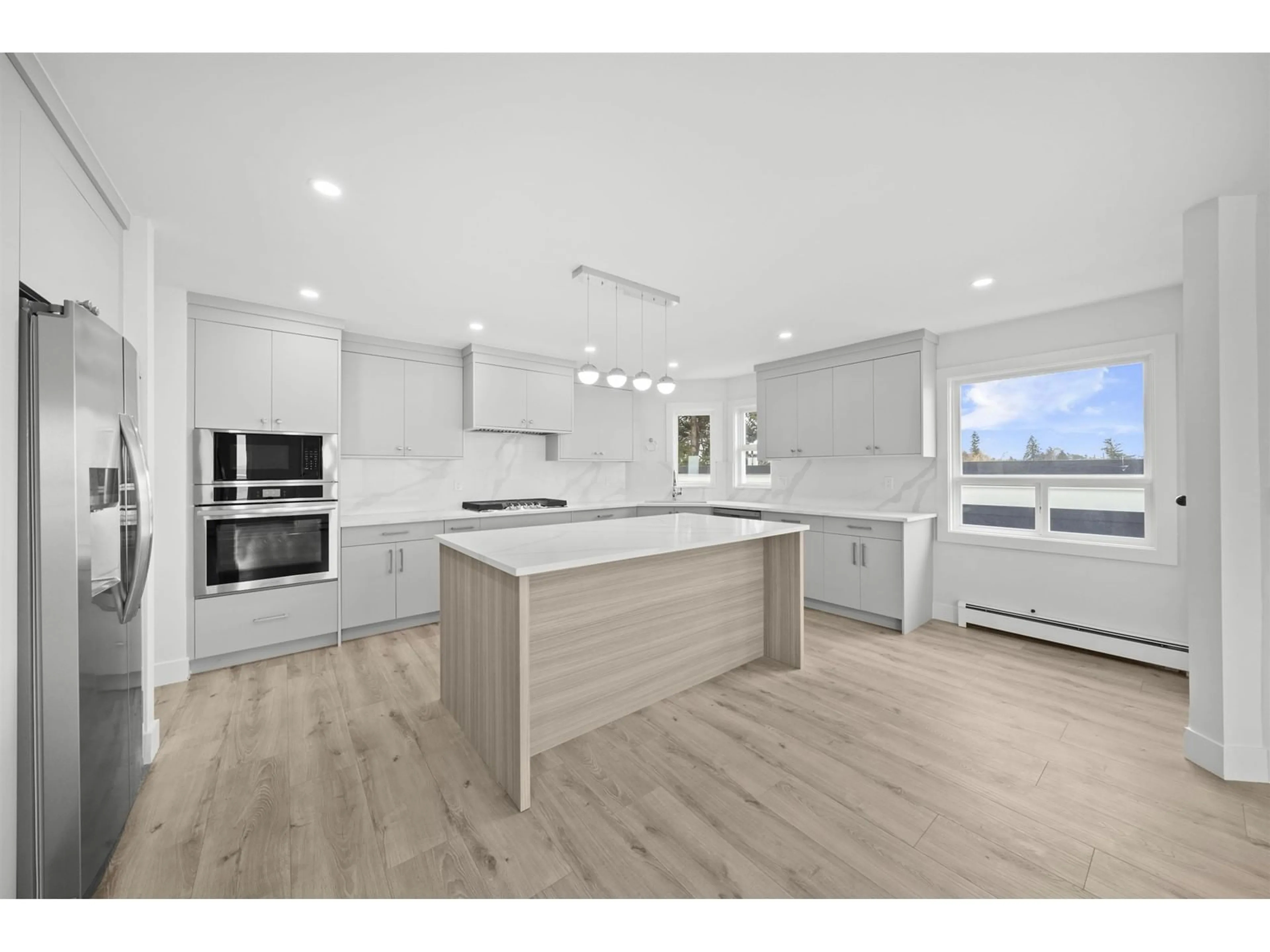 Open concept kitchen, wood/laminate floor for 15452 VICTORIA AVENUE, White Rock British Columbia V4B1H3