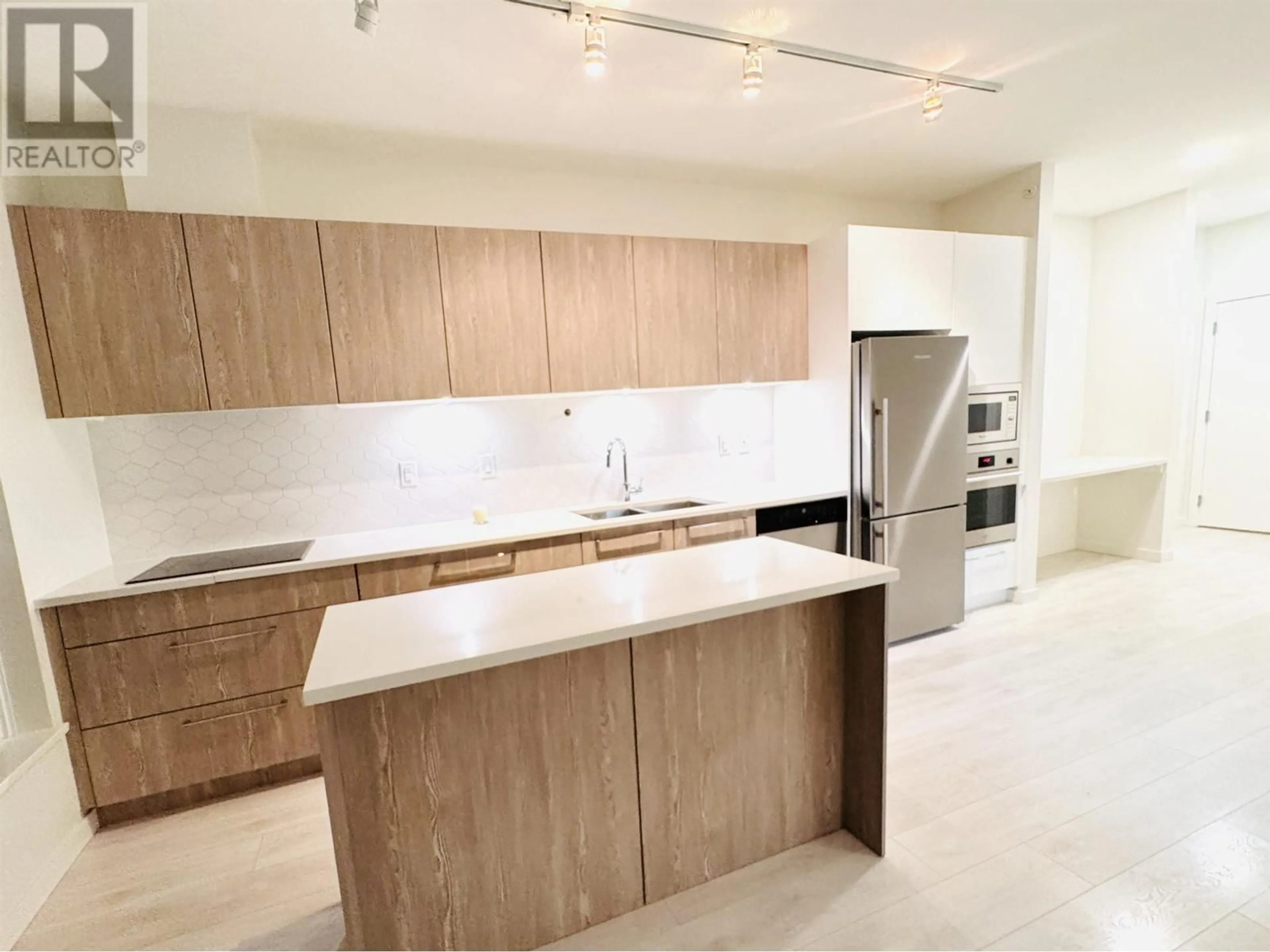 Open concept kitchen, unknown for 1908 691 NORTH ROAD, Coquitlam British Columbia V3J0H9