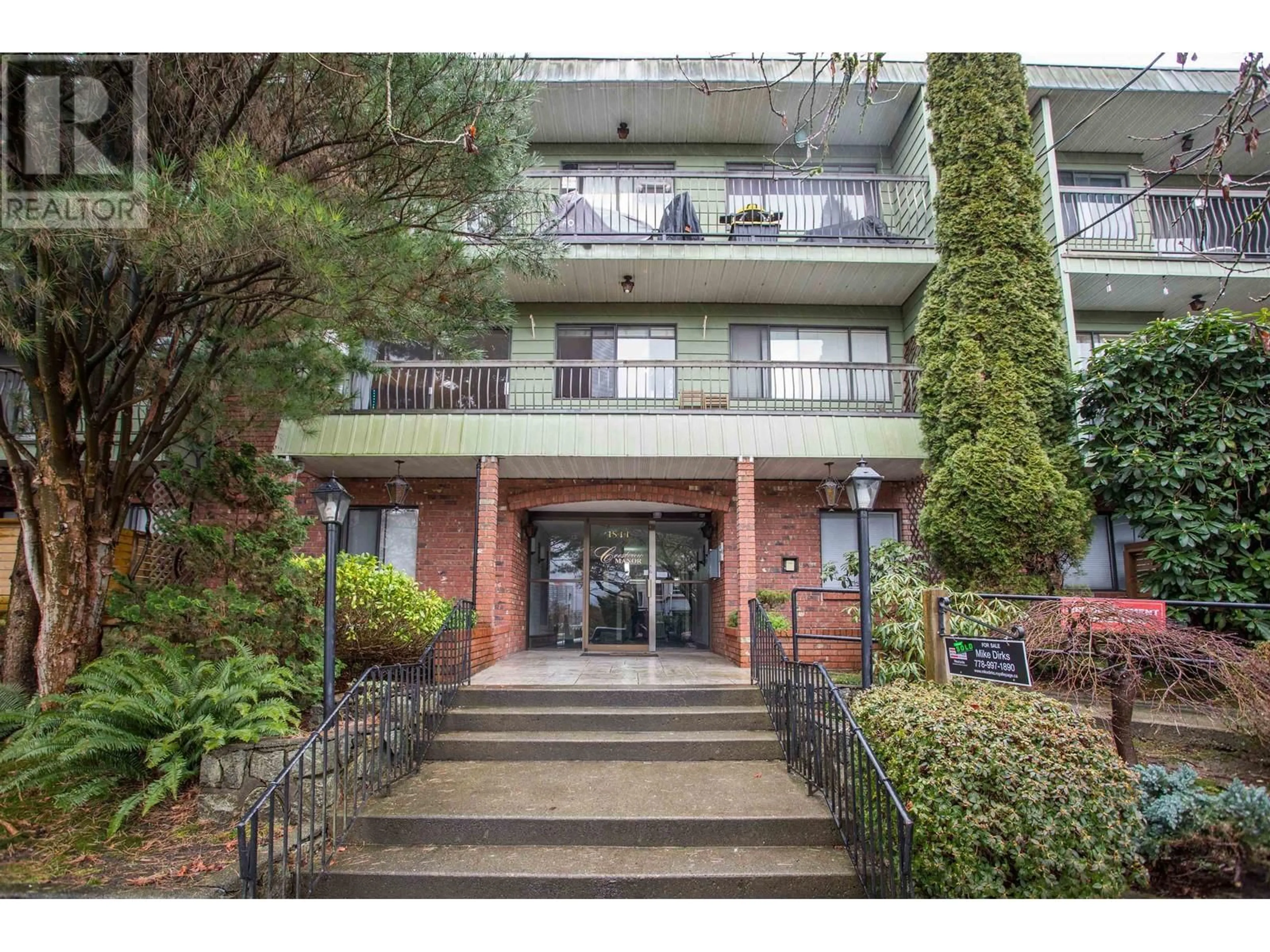 Indoor foyer for 340 1844 W 7TH AVENUE, Vancouver British Columbia V6J1S8