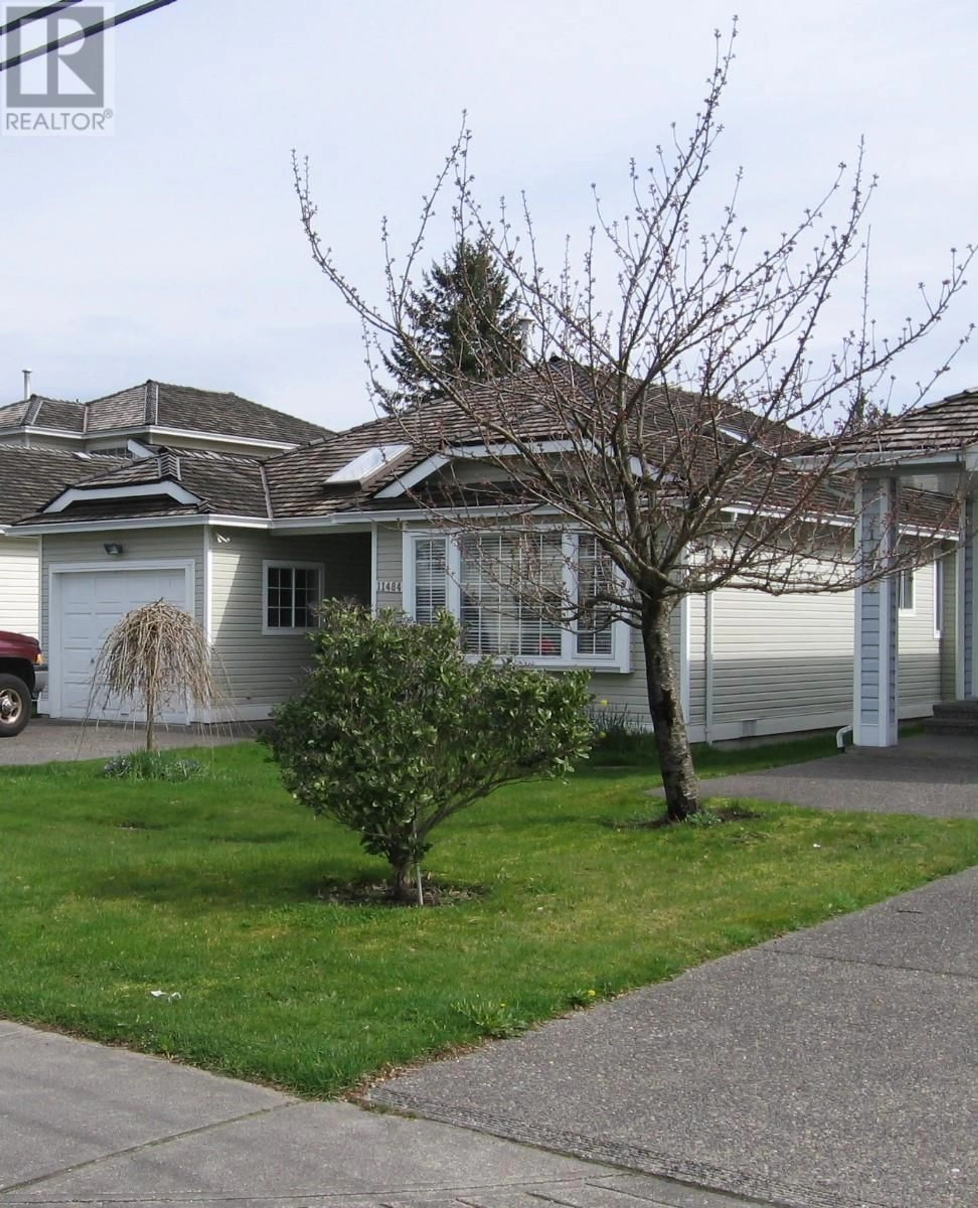 Home with vinyl exterior material, street for 11484 207 STREET, Maple Ridge British Columbia V2X1X1