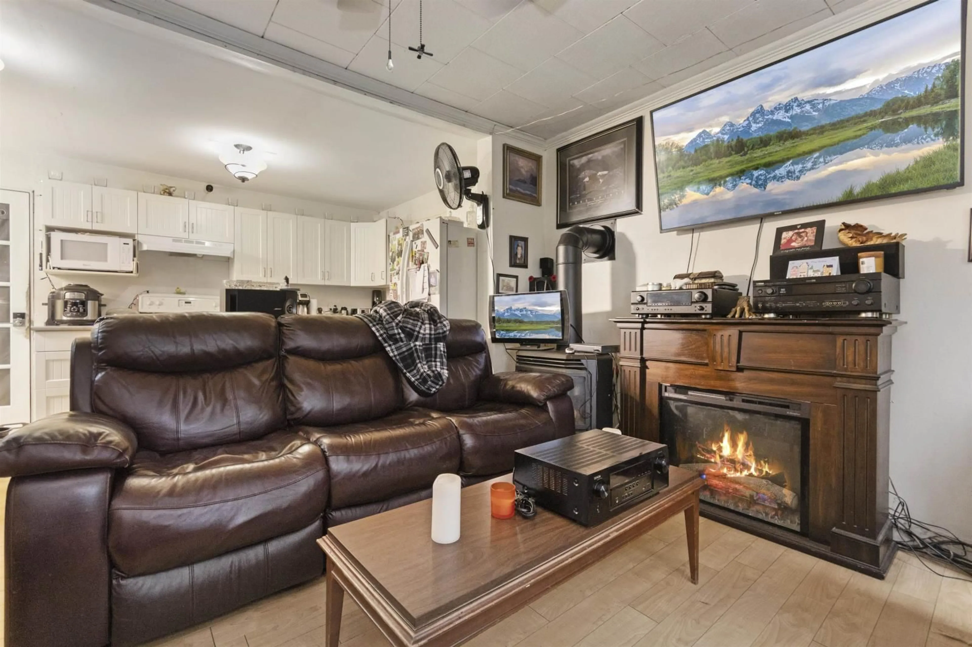 Living room with furniture, unknown for 632 COMMISSION STREET, Hope British Columbia V0X1L0