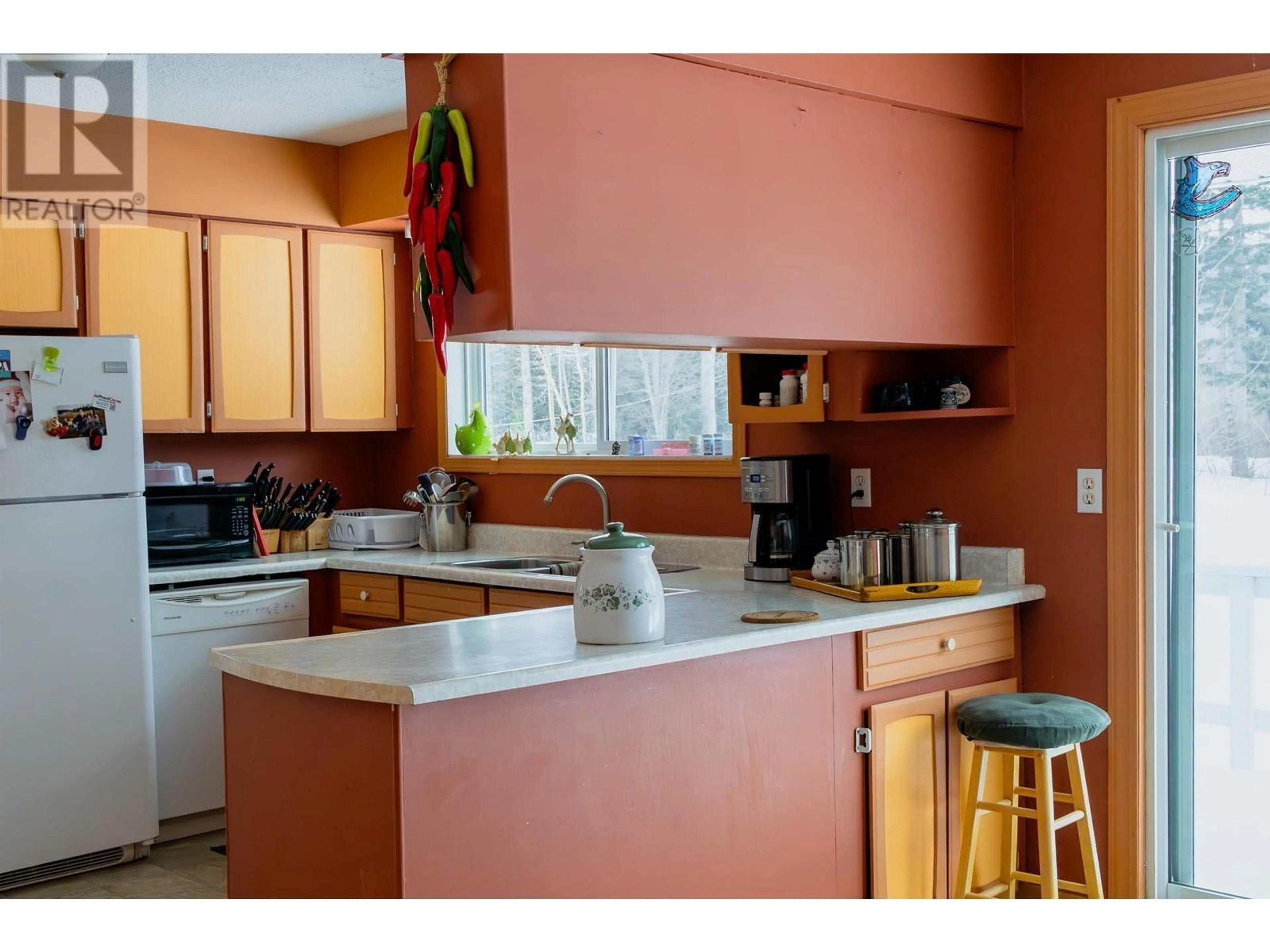 Standard kitchen, ceramic/tile floor for 226 CENTENNIAL DRIVE, Mackenzie British Columbia V0J2C0