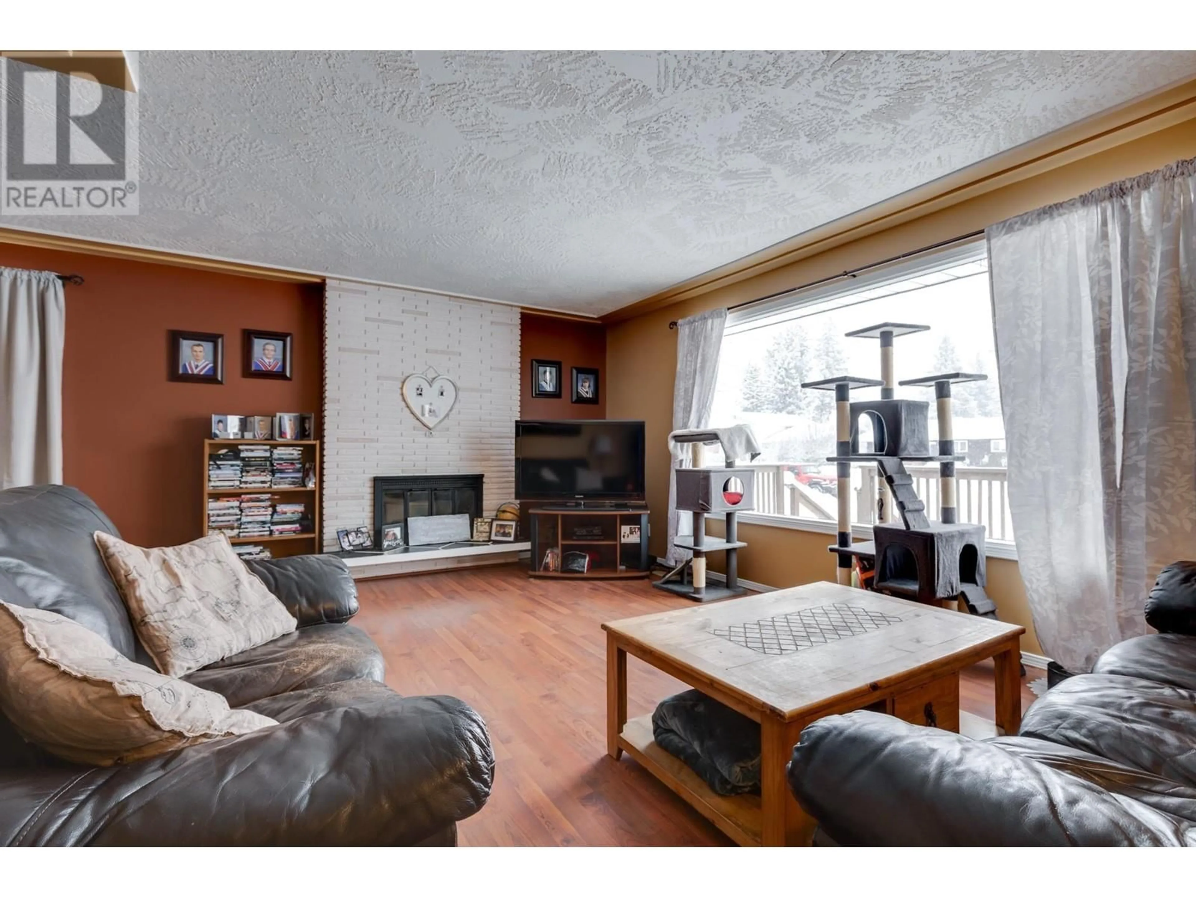 Living room with furniture, wood/laminate floor for 551 RADCLIFFE DRIVE, Prince George British Columbia V2M3N5