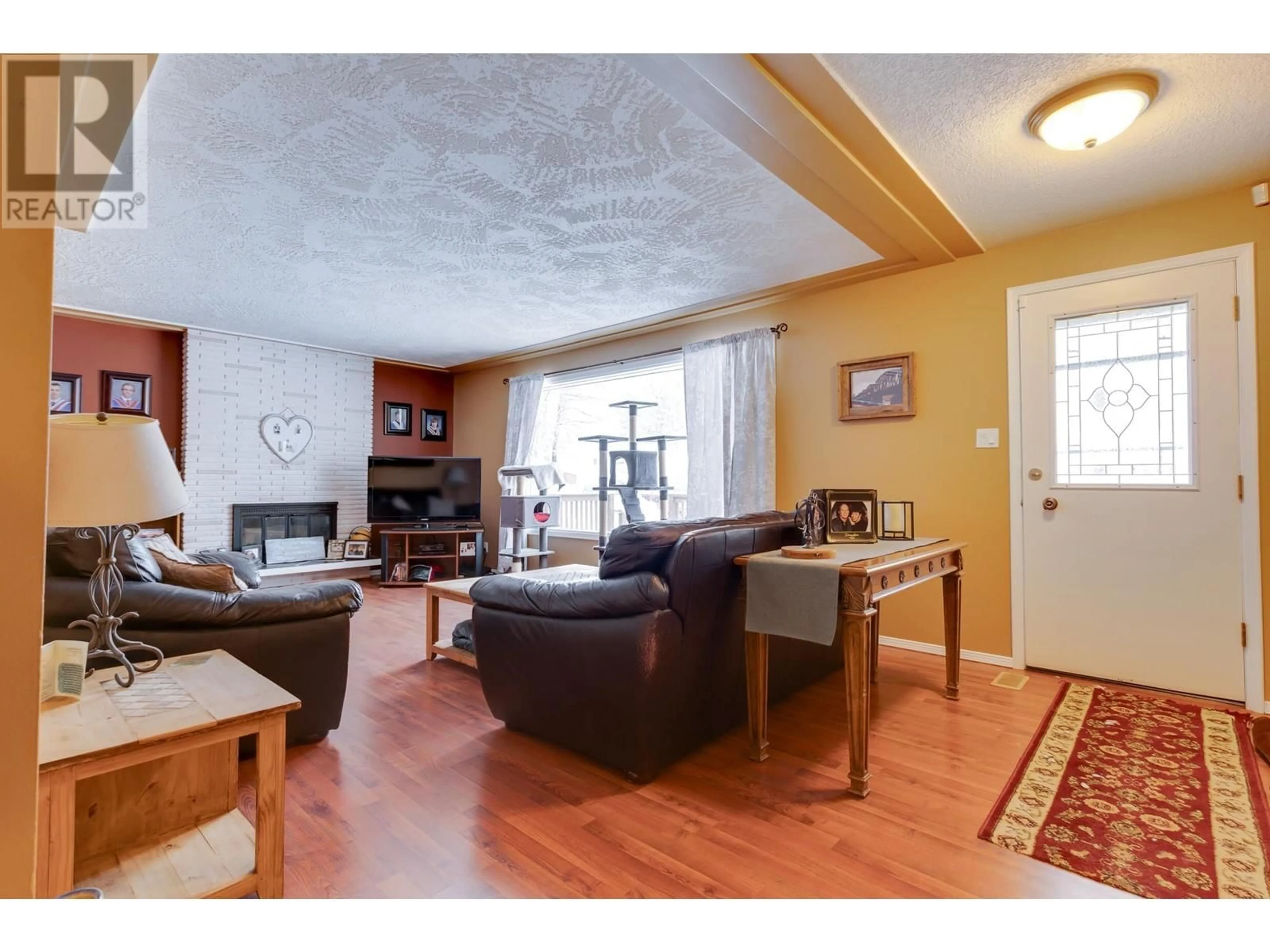 Living room with furniture, wood/laminate floor for 551 RADCLIFFE DRIVE, Prince George British Columbia V2M3N5