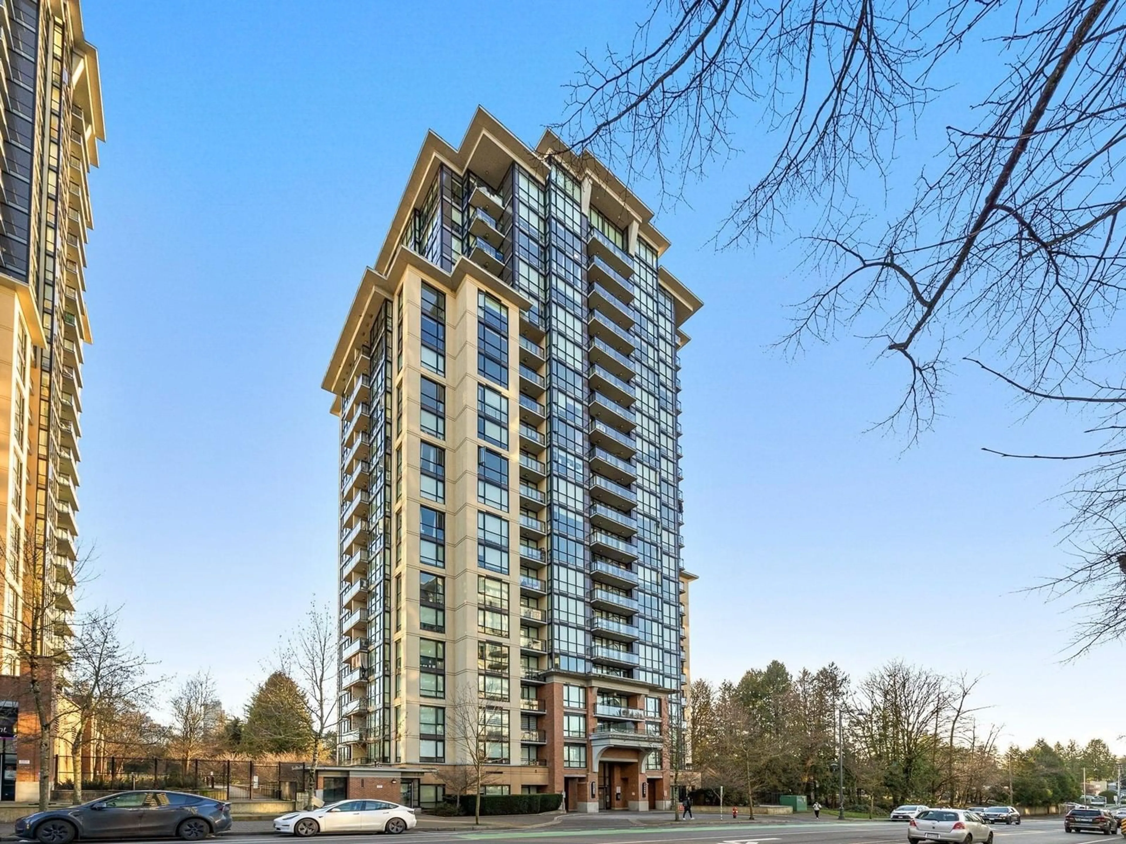 Indoor foyer for 1608 13380 108 AVENUE, Surrey British Columbia V3T0E7