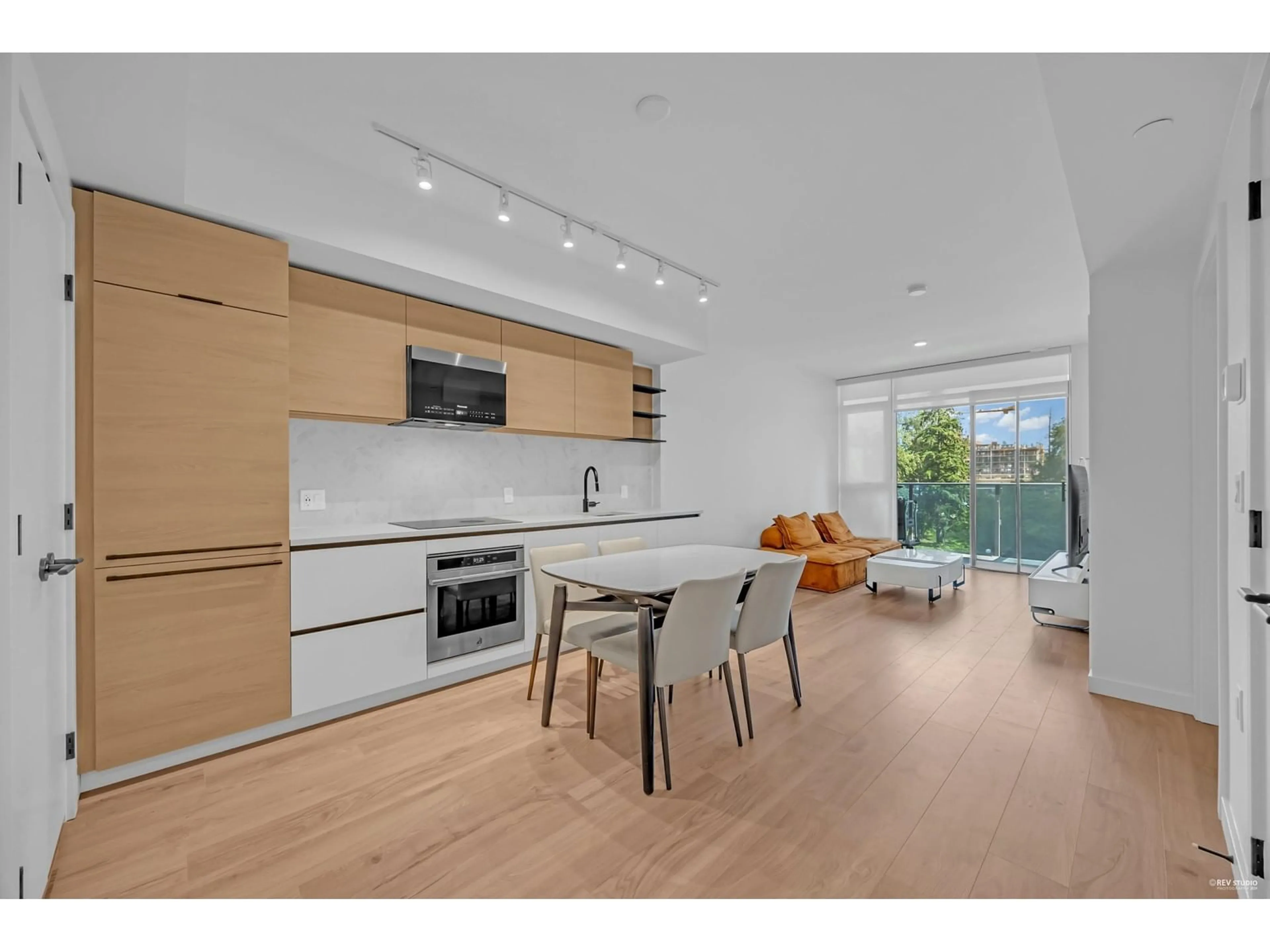 Open concept kitchen, wood/laminate floor for 302 10448 UNIVERSITY DRIVE, Surrey British Columbia V3T0S7