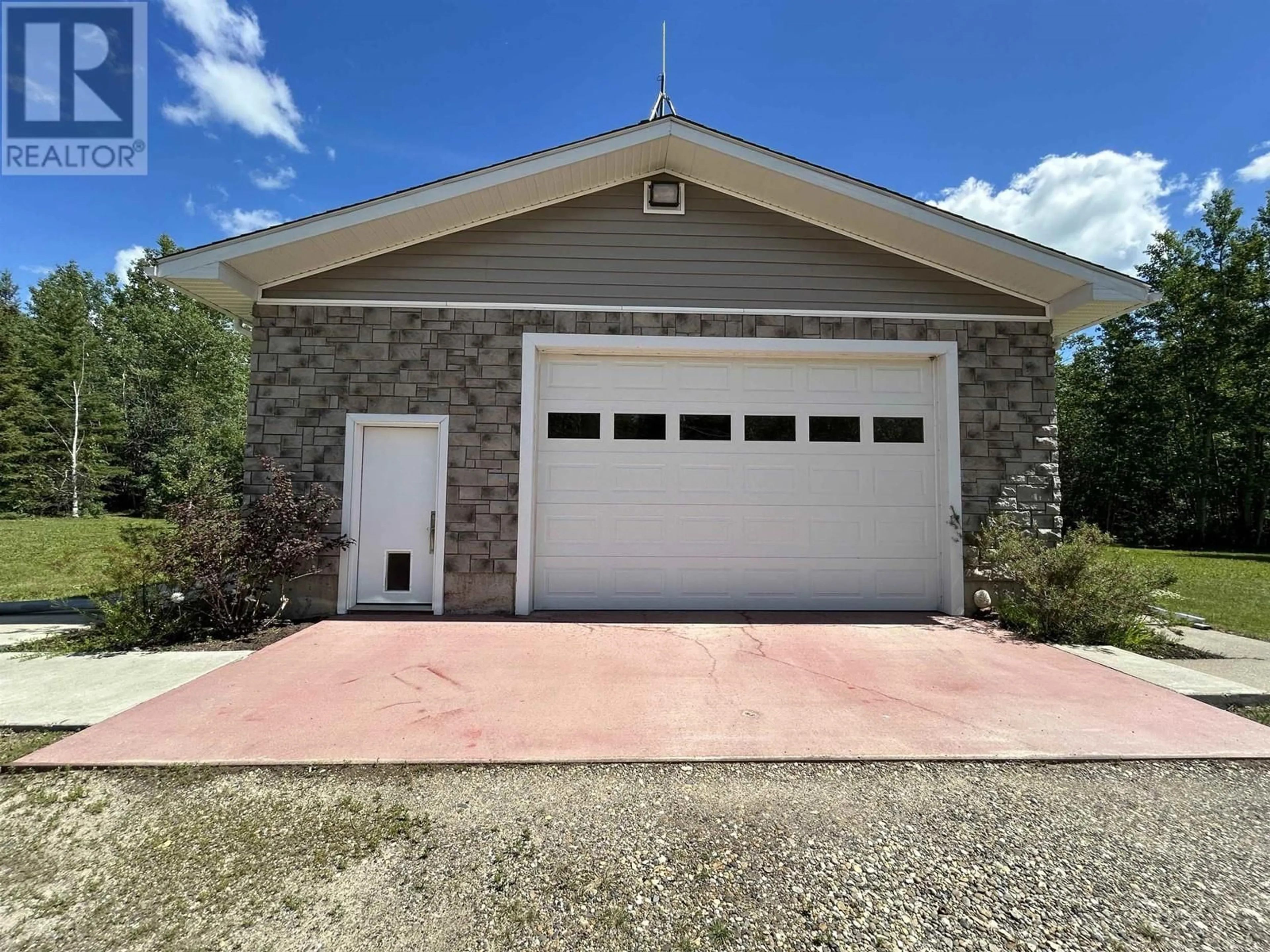 Indoor garage for 3146 246 ROAD, Fort St. John British Columbia V0C1G0