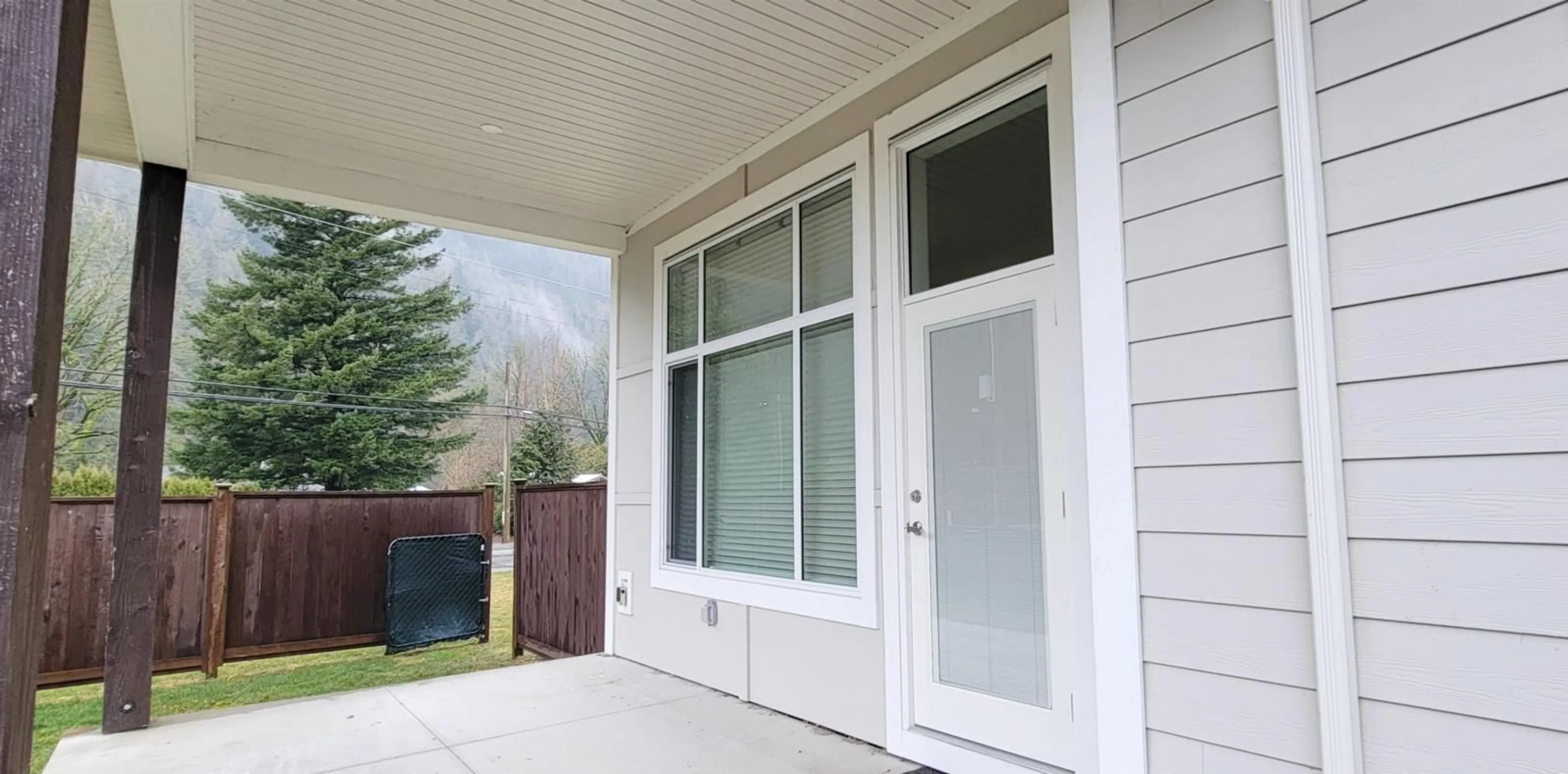 Home with vinyl exterior material, unknown for 33 628 MCCOMBS DRIVE|Harrison Hot Spring, Harrison Hot Springs British Columbia V0M1K0