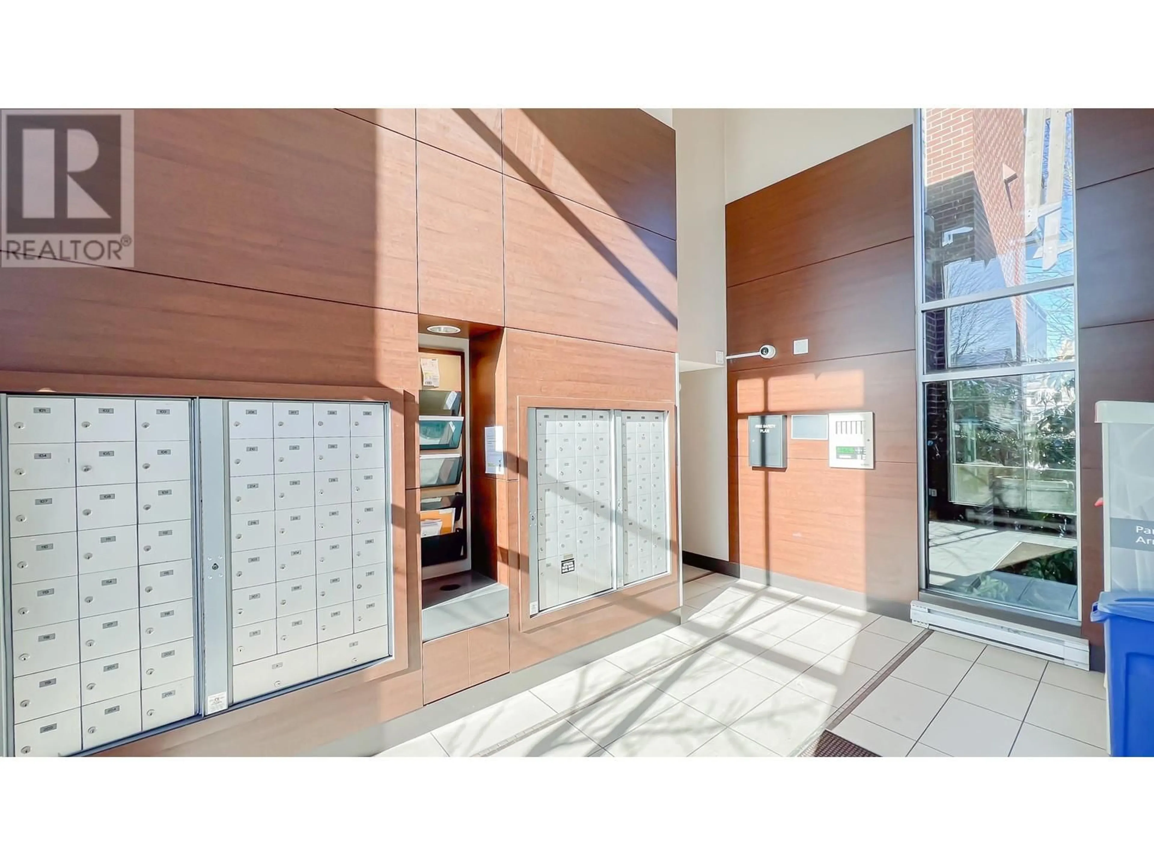 Indoor foyer for 213 - 5885 IRMIN STREET, Burnaby British Columbia V5J0C2